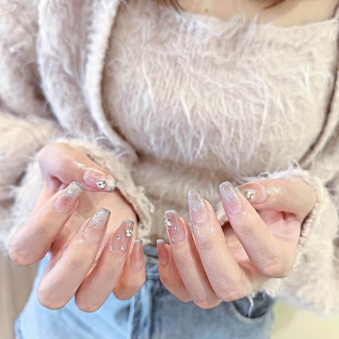 内藤沙季のインスタグラム：「ピンクでキラキラなネイル💕 . . . . . #ネイル#ピンク#ピンクネイル#キラキラネイル#pink#pinknails」