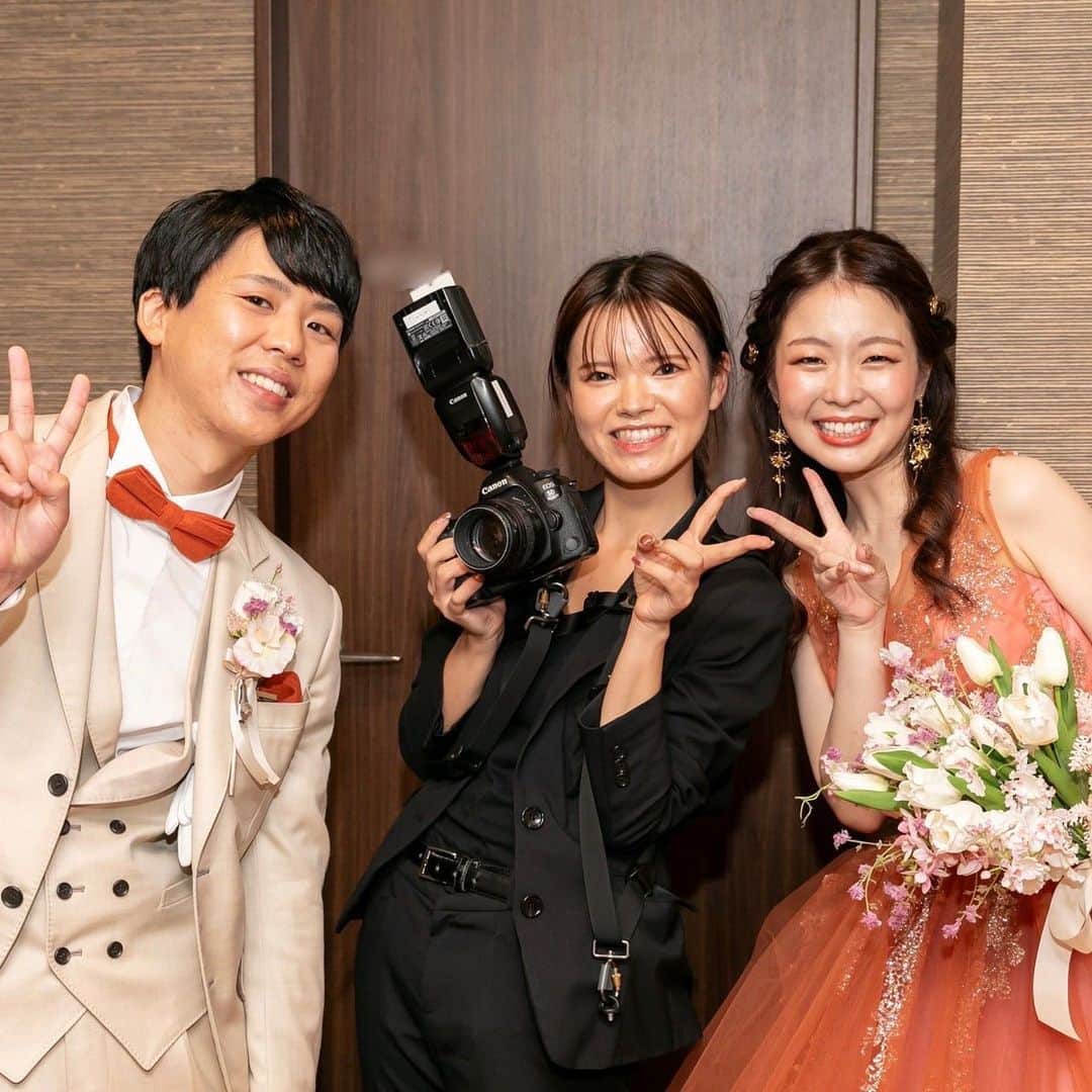【公式】アルカンシエルリュクスマリアージュ名古屋さんのインスタグラム写真 - (【公式】アルカンシエルリュクスマリアージュ名古屋Instagram)「【Happy Wedding💓】  先日ご結婚式を挙げられたおふたりの、素敵なお写真をご紹介させて頂きます📸 スタッフともたくさんのお写真を撮ってくださり、誠にありがとうございました♪  スタッフ一同、おふたりの幸せを心よりお祈りしております🌈  【担当プロデューサーからのメッセージ】  N様🧡N様  この度はご結婚誠におめでとうございます。 素敵なゲストに見守れながらの結婚式は本当に感動と笑顔であふれる一日でしたね！  お二人とのお打合せは毎回楽しく、お二人のこだわりを結婚式で表現できる日をとっても楽しみにしておりました♪  ご準備されたペーパーアイテムやウエルカムグッズなどもセンス良く、当日目にしたゲストの皆様の表情もわすれられないです！  そしてわたしにも席札ご準備くださり本当に嬉しかったです❤️ ありがとうございました！  これからもお二人とご家族様の末永いお幸せをスタッフ一同心より祈っております。 またお会いできる事を楽しみにしております。  💒名駅徒歩5分の結婚式場  『#感謝を式のまんなかに。』をテーマに、青空を貸切る祝福のステージと上質な空間で生まれる、ゲストとの忘れられない一日のつくりかたを紹介しています💓  👇🏻をタップ🌈👣 @arcenciel.luxenagoya  2023年度版　JapanBrandCollectionに掲載されました 公式アカウント⇨ @japanbrandcollection lit.link/japanbrandcollection  #アルカンシエル #アルカンシエルluxemariage名古屋 #アルカンシエルリュクスマリアージュ名古屋 #アルカン花嫁 #名古屋花嫁 #名古屋プレ花嫁 #名古屋ウエディング #名古屋ウェディング #名古屋結婚式 #名古屋結婚式場 #愛知花嫁 #日本中のプレ花嫁さんと繋がりたい #結婚式レポ #結婚式レポート #ウエディングレポート #ウェディングレポート #ウェディングレポ #ウエディングレポ #2023秋婚 #2023冬婚 #2024春婚 #2024夏婚 #2024秋婚 #ウェディングプランナー #ウエディングプランナー #高砂ソファ #ソファメイン #高砂装花 #テラコッタドレス」11月14日 21時00分 - arcenciel.luxenagoya