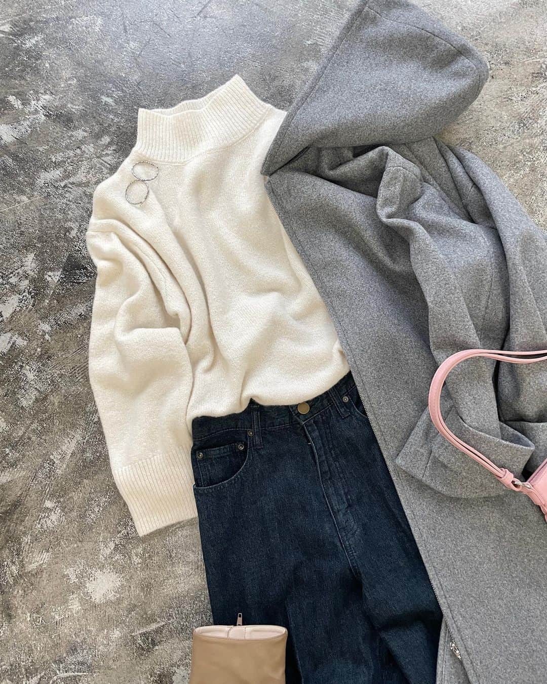 Pierrot［ピエロ］のインスタグラム：「\ これぞ！やみつきニット🧶♡まるでウールのような柔らかな肌触り🪽/  🏷️商品は写真にタグつけしています  -——————— 【プチプラ通販サイト】 シーンレスに着られて着回しコーデとしても使えるアイテムばかりっ♡ @pierrot_shop   -————  【pierrotスタッフアカウント】 @emi_pierrot  @mayuko_pierrot @minori_pierrot @yuka_pierrot  #pierrot  #ootd #fashion  #ニットコーデ #大人カジュアル  #カジュアルコーデ  #キレイめカジュアル #ファッション  #プチプラ  #プチプラコーデ  #プチプラファッション #ママコーデ #高見えアイテム #着回しコーデ #働くママ #秋コーデ #冬コーデ #トレンドコーデ #ウールライクニット」