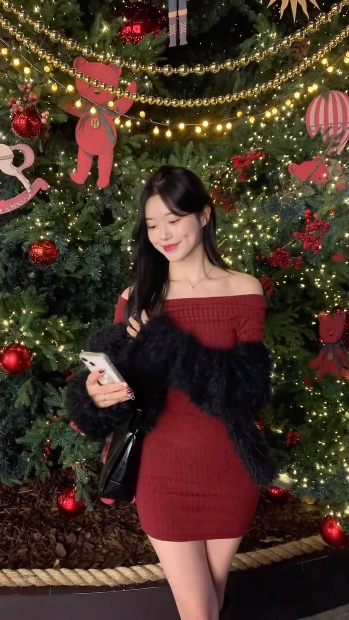 ノ・ジョンファのインスタグラム：「클쓰마쓰 50일두 안남았다 !! 🎄♥️ 다들 현백 무역센터점으루 달료가요.. 요기 넘 예뽀!」