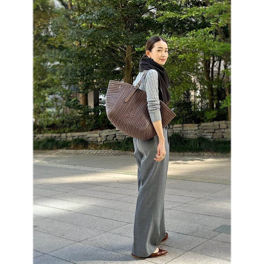 武藤京子さんのインスタグラム写真 - (武藤京子Instagram)「* * GRAY×BROWN * お洋服はグレー 小物はブラウン * ストールの色は グレーとブラウンのミックス🧣 * #joshuaellis #zara #spickandspan #anyahindmarch #kuruntokyo #武藤巻き  #アメブロ更新しました」11月14日 21時10分 - kyokomuto0628