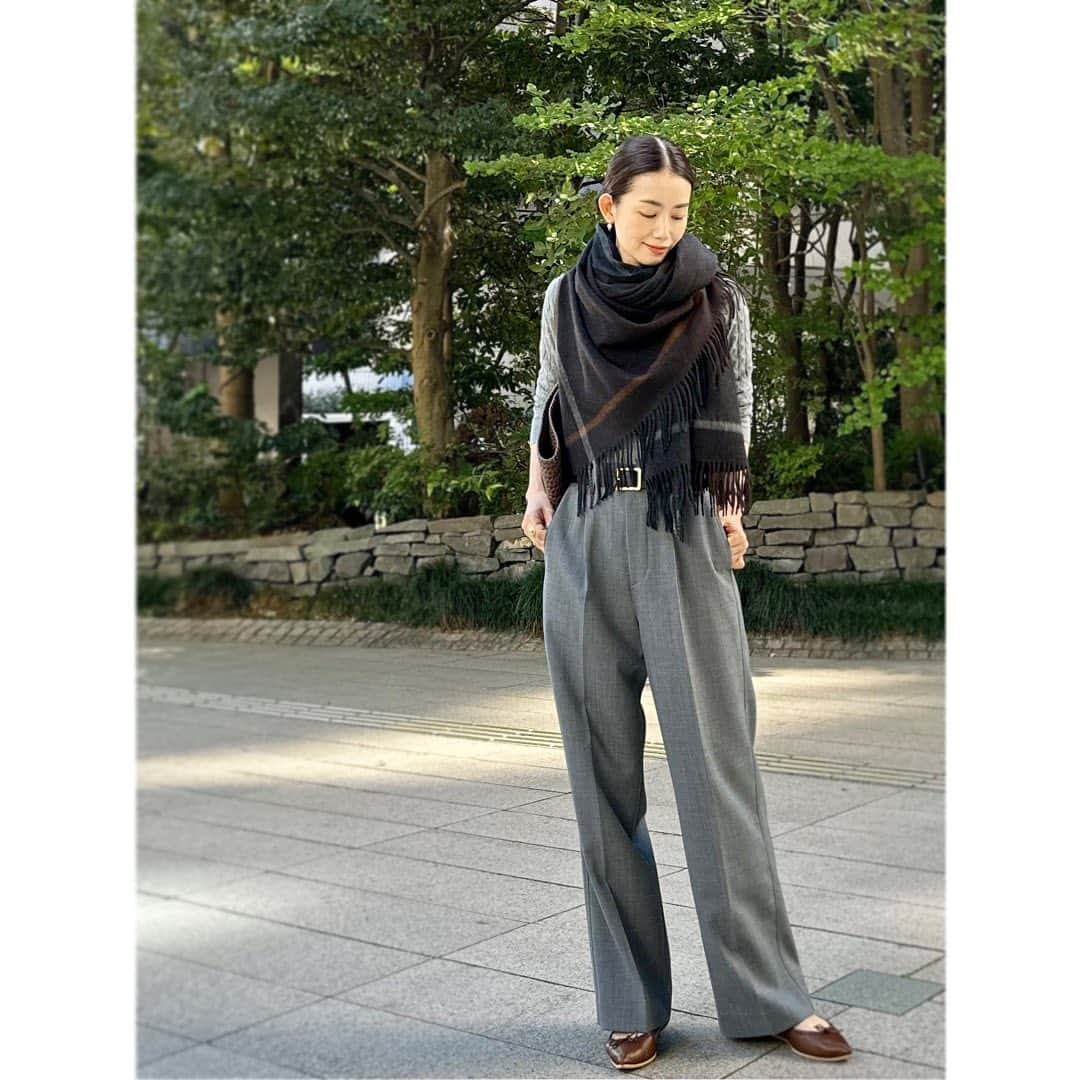 武藤京子さんのインスタグラム写真 - (武藤京子Instagram)「* * GRAY×BROWN * お洋服はグレー 小物はブラウン * ストールの色は グレーとブラウンのミックス🧣 * #joshuaellis #zara #spickandspan #anyahindmarch #kuruntokyo #武藤巻き  #アメブロ更新しました」11月14日 21時10分 - kyokomuto0628