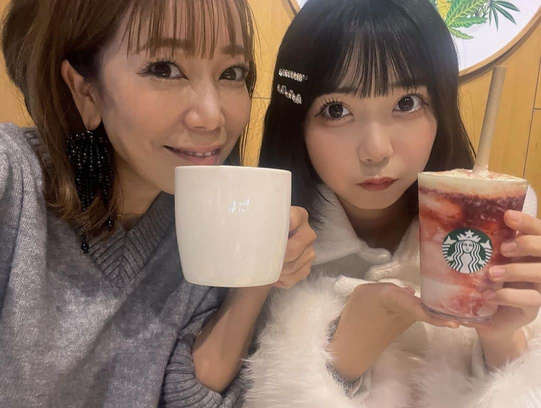 安村幸子さんのインスタグラム写真 - (安村幸子Instagram)「週末は久しぶりに @miliya_0102 と梅田デート♡ いっちょ前に好きなブランドさんが増え、ここの服が可愛いねん！好きやねん！っとすっかり私も教えてもらう側に🤣   私も高校生の頃よくESTやHEPへお買い物へ行ったなぁ😌💭  喧嘩なく楽しい親子デートでしたとさ🤣」11月14日 21時11分 - sachiko.y.523