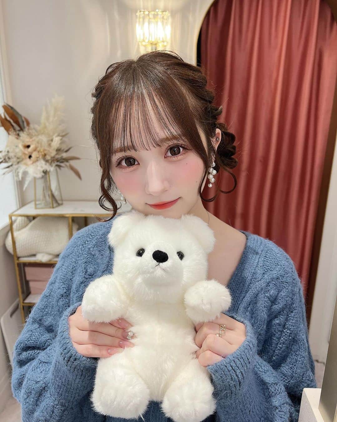 のインスタグラム：「⁡ ⁡ また可愛くしてもらいました🧸♡ 触覚がハートになっててかわいい🥹   #お団子ヘア  #ヘアアレンジ」