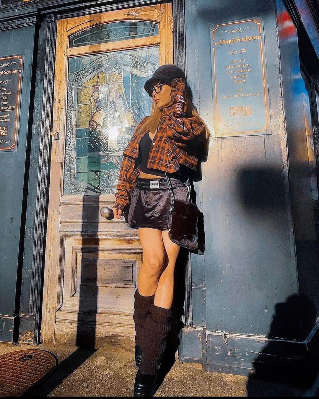 𝑵𝑶𝑹𝑰𝑲𝑶のインスタグラム：「.  ぽかぽか休日に キアラと神楽坂ぶらり🍂🍁 合わせたわけじゃないのに、 なんとなくcodeが似てるあたり👩‍❤️‍💋‍👩 居心地いいんです キアラって👶🫶luv」