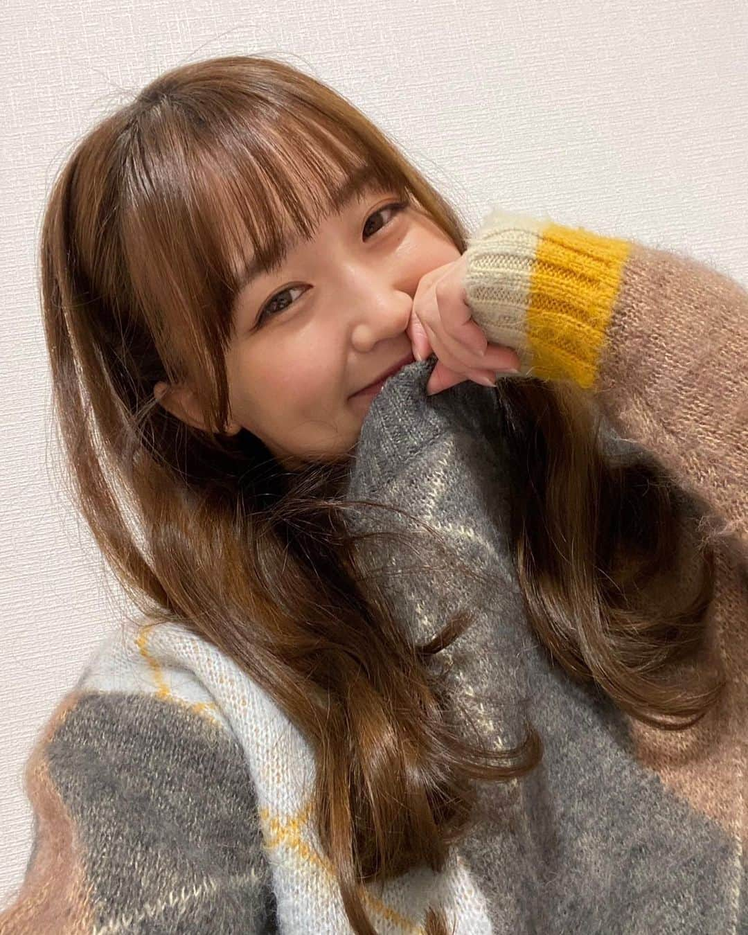 上野貴穂のインスタグラム：「. 寒いねぇ☁️もうニットだねぇ🧶」