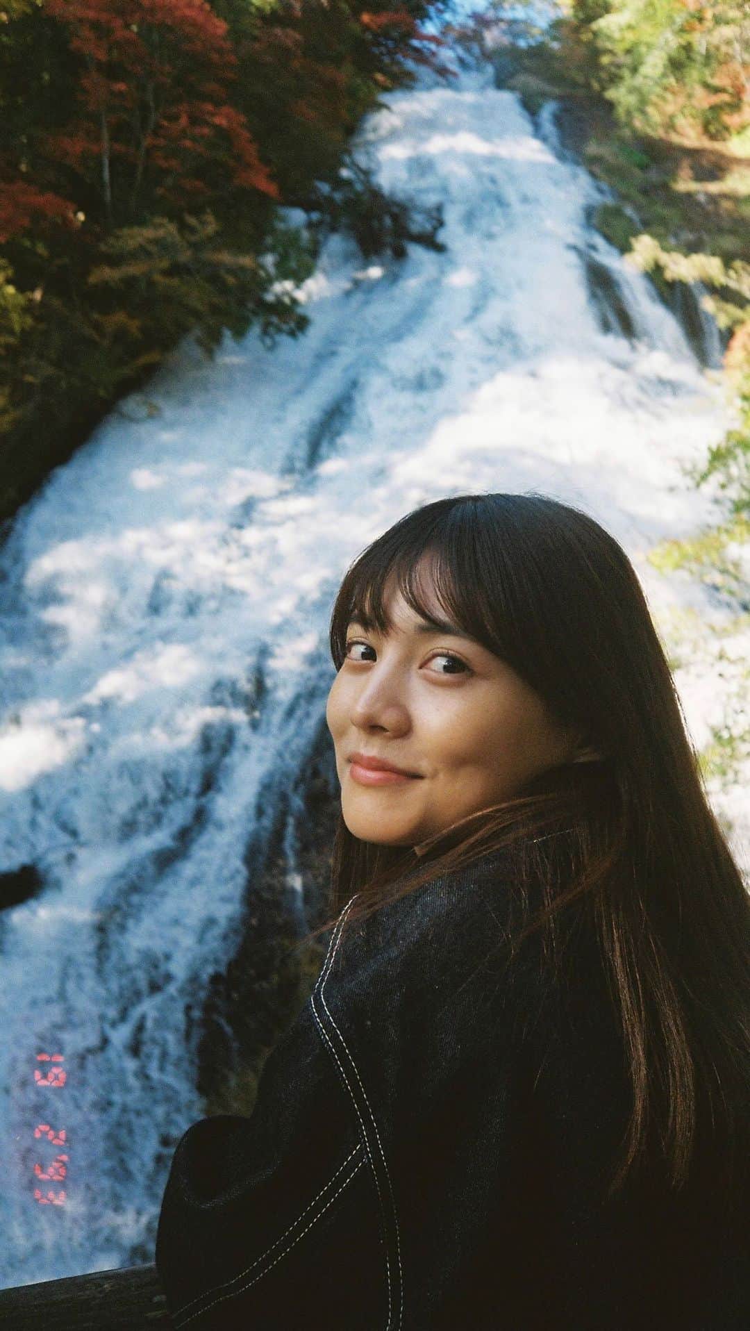 松永有紗のインスタグラム：「🌏🍃🍁🤍✨  とっても大きな湖と出会ったよ。 ハイキングしながら自然大満喫した、とある日🍁  #happy  #nature #japan #camera」