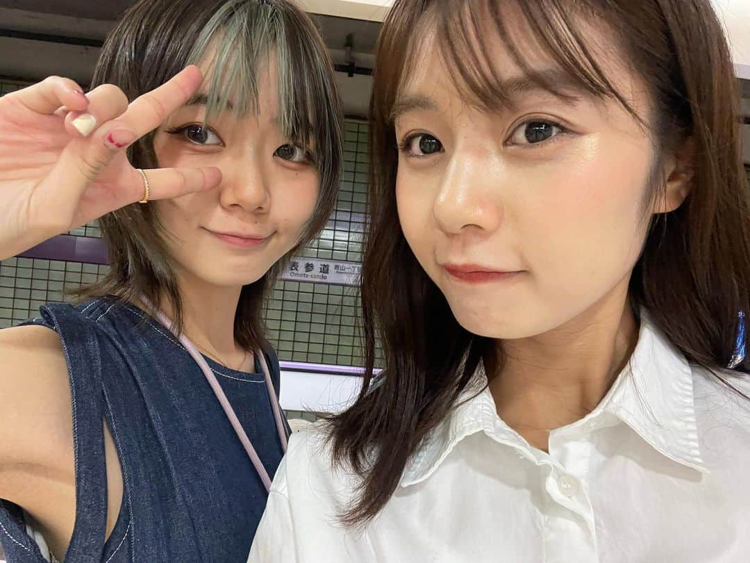 杉浦みずきさんのインスタグラム写真 - (杉浦みずきInstagram)「. しづきが可愛すぎて嫉妬した日、笑 お歌がんばっててえらい 楽しんでてえらい TikTokバズっててえらい 早くまたライブ見に行きたいなあ〜  🎶🎤 #姉妹」11月14日 21時15分 - mizuki_sugiura