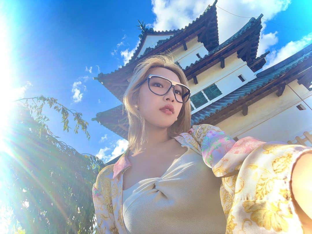 五条院凌のインスタグラム：「お弘前城と、五条院。  お #hirosakicastle お #CASTLE #とあるお夏の日の #お戯れ」