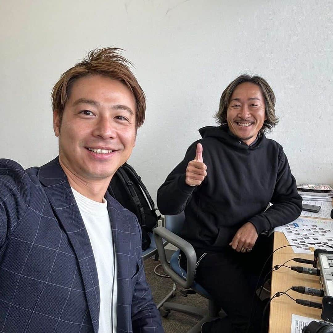 石川直宏さんのインスタグラム写真 - (石川直宏Instagram)「『解説』  2023シーズンJ2リーグ最終節【水戸v.s清水】の解説をさせていただきました🎤⚽️  独特の緊張感とスタジアムの熱量。  試合前には権ちゃん #権田修一 や 熊さん #大熊清 とも会えて話が出来ました。  実況の小松さん @masa_fb.ank  リポーターの児玉さん @miho_kodama_  関係者の皆さん ありがとうございました🤝  #解説 #明治安田生命J2リーグ #jleague #Jリーグ #DAZN #NaohiroIshikawa #石川直宏」11月14日 21時30分 - sgss.18