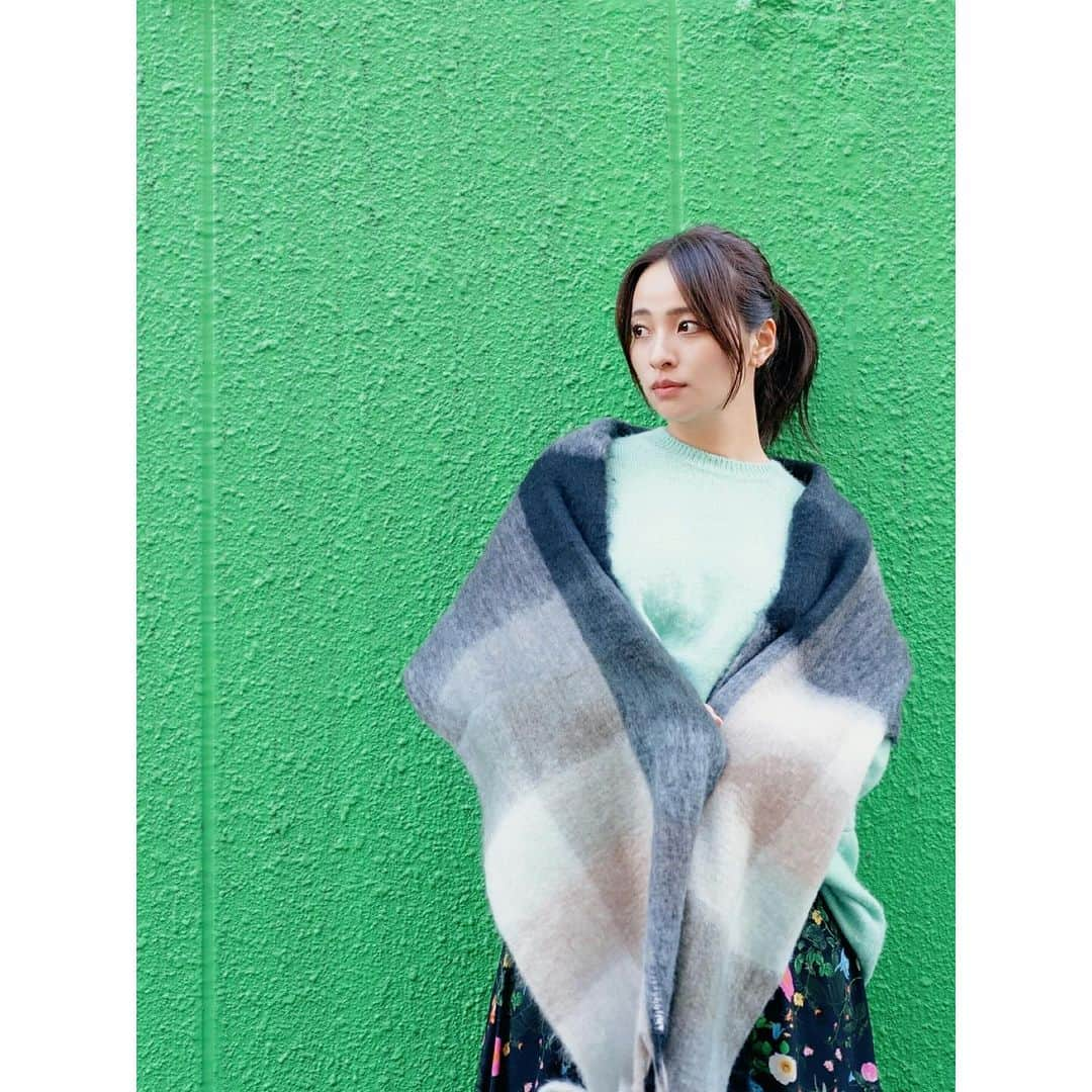 水崎綾女さんのインスタグラム写真 - (水崎綾女Instagram)「Miss Green day💚💚💚  📷 @r.ph0923  👚 @noisemaker_jpn  🧣 @noisemaker.ceo.designer   #ootd #fashion #ootdfashion  #camera #photo #photography  #photooftheday #photographer  #しふく#私服」11月14日 21時32分 - misakiayame