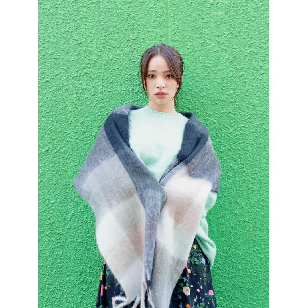 水崎綾女さんのインスタグラム写真 - (水崎綾女Instagram)「Miss Green day💚💚💚  📷 @r.ph0923  👚 @noisemaker_jpn  🧣 @noisemaker.ceo.designer   #ootd #fashion #ootdfashion  #camera #photo #photography  #photooftheday #photographer  #しふく#私服」11月14日 21時32分 - misakiayame