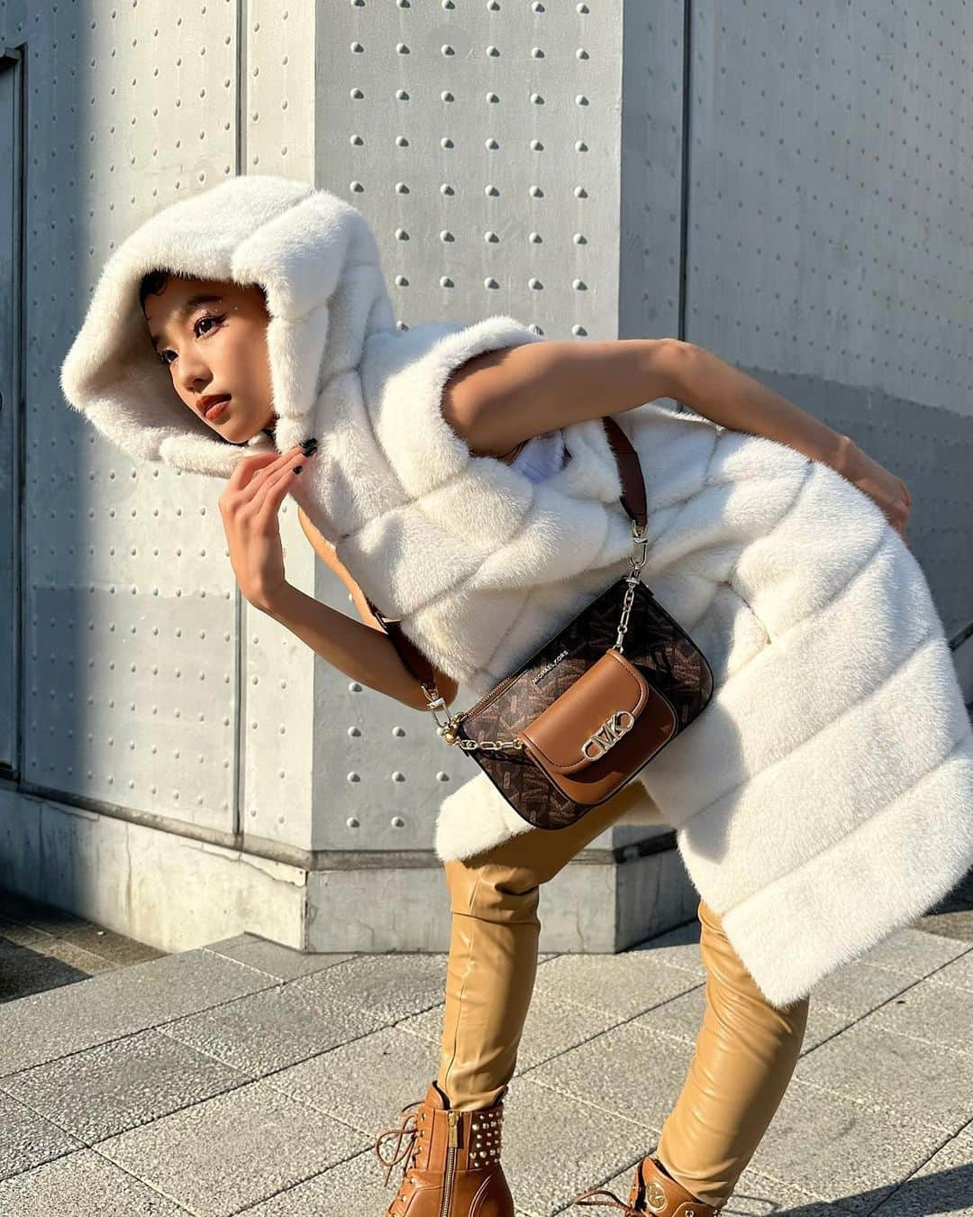 Hinaのインスタグラム：「@michaelkors ⛄️🤍」