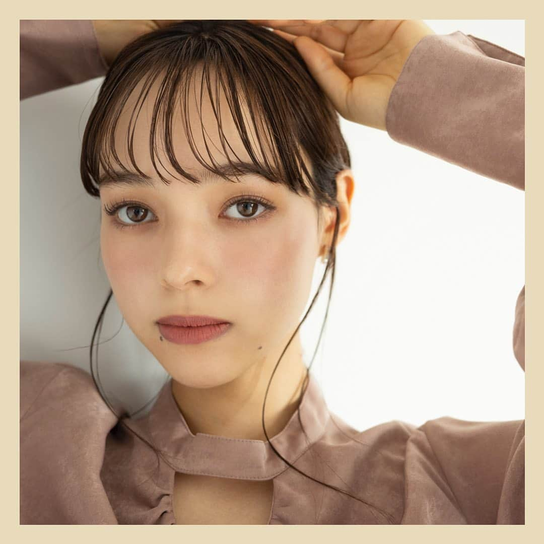 cosme_beauty_ssさんのインスタグラム写真 - (cosme_beauty_ssInstagram)「Friday Feel 【心トキメク、ホリデーキット特集♡】 スペシャルな限定アイテムが目白押しのホリデーキット。 キットに入っているアイテムのミニサイズは旅行やミニバッグでのお出かけにも重宝するのでぜひチェックして。  ---- ▼以下使用アイテム ----  3枚目：ひと塗りで大胆な発色が続くパワーマット リップスティックのミニサイズデュオ。 ＜NARS＞ アップオールナイト ミニパワーマット リップデュオ 左から／ ・パワーマット リップスティック ダスティローズ ※モデル使用色 ・パワーマット リップスティック メープルレッド 4,840円(税込)  4枚目：リキッドタイプのチーク、アフターグロー リキッドブラッシュのミニサイズキット。 ＜NARS＞ インヴァイトオンリー ミニアフターグロー リキッドブラッシュセット 左から／ ・アフターグロー リキッドブラッシュ  ピーチピンク＆ゴールデンシマー ・アフターグロー リキッドブラッシュ　ロージーブロンズ（限定色） ※モデル使用色 ・アフターグロー リキッドブラッシュ　ダスティローズ 6,600円(税込)  お取り扱い店舗 西武：池袋本店、渋谷店 そごう：横浜店、広島店 e.デパート ※いずれも11月17日（金）数量限定発売。 ※インヴァイトオンリー ミニアフターグロー リキッドブラッシュセットのみ、e.デパート限定発売となります。  ▶くわしくはプロフィールリンクから→@seibu_sogo_biryuhyakkaweb ▶西武・そごうのショッピングサイト「e.デパート」なら、お近くのセブン-イレブンで送料無料で受け取れます！ぜひご利用ください  #美流百華WEB #seibu #sogo #seibusogo #西武 #そごう #西武そごう  #デパコス #eデパート #FridayFeel #NARS #ホリデーキット #ホリデーコスメ #リップ #チーク #数量限定 #旅行 #トラベルコスメ」11月17日 10時00分 - seibu_sogo_biryuhyakkaweb