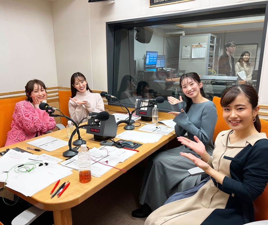 のインスタグラム：「大好きな宝塚を語りまくるという なんて幸せなお仕事なのでしょうか📻💓　@seina_nozomi さん　 @hanayuki_rira さん　 @ayaka.kai0824 さん ありがとうございました🌹💓」