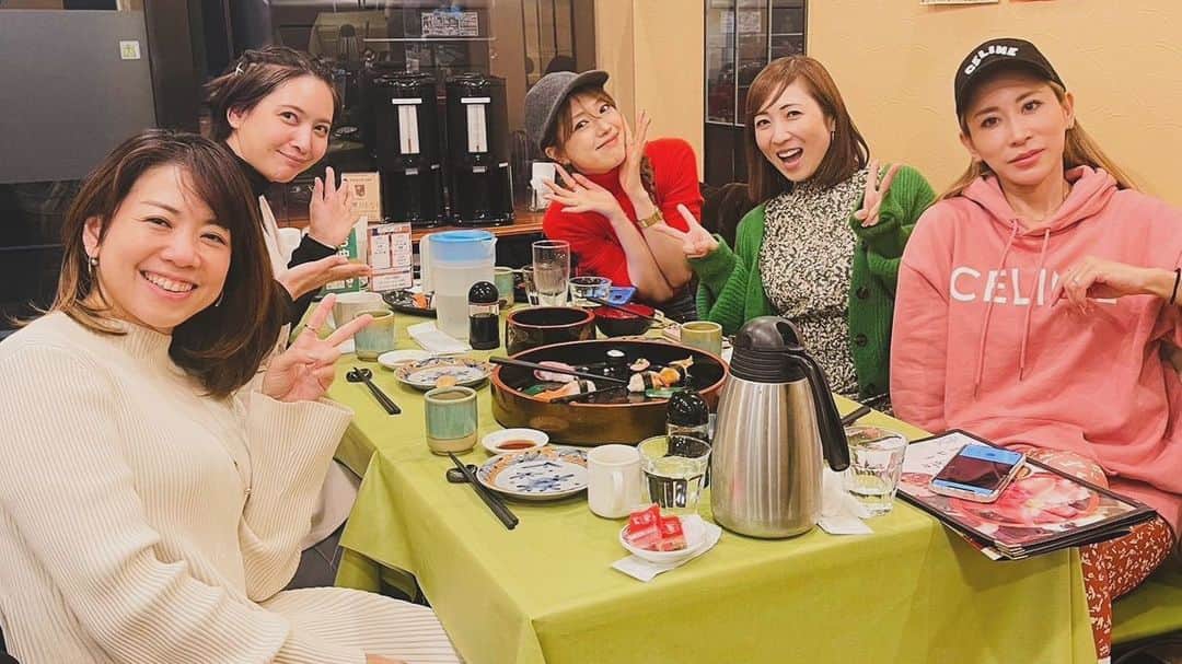 加藤夏希のインスタグラム：「久しぶりのママ会❤️ 赤ちゃんだった子達がもう小学生で🎒✨時間が経つのは本当にあっという間に〜 また子供達も一緒に遊べたらいいね〜☺️💓💓💓 お寿司おいしかった🍣」