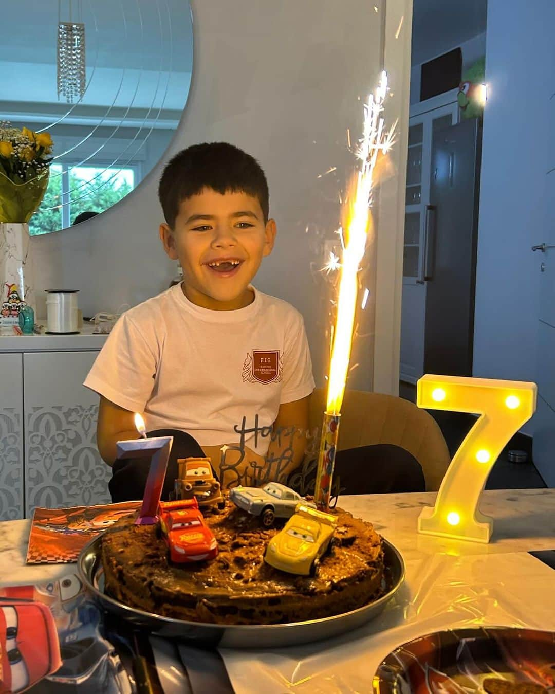 レアンドロ・ダニエル・パレデスのインスタグラム：「Feliz cumple mi vida !🥳❤️ que todos tus sueños se hagan realidad , te amo hijo ❤️」