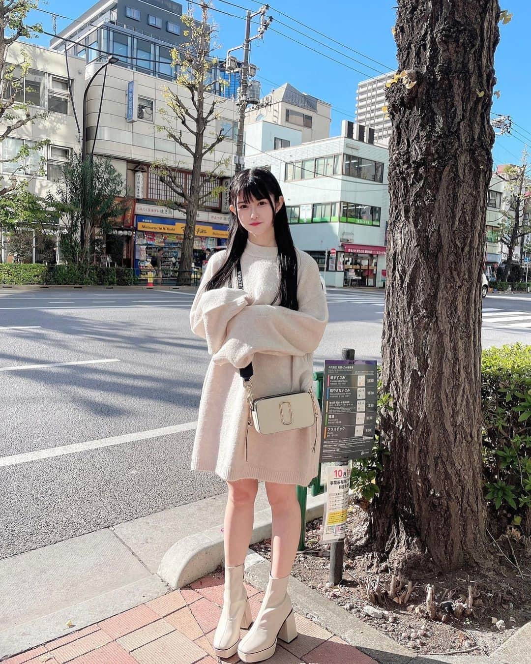 一宮彩夏さんのインスタグラム写真 - (一宮彩夏Instagram)「𓅫𓂃𓅫𓂃𓅫 　 ⁡ 一枚で着れるオーバーサイズのゆるニットも 可愛いよね𓈒𓂂𓂃◌𓈒𓐍  昨日寒すぎたから鼻赤い…笑🤧 ⁡ ⁡ #jamscollection #ジャムズ #一宮彩夏 #outfit #photooftheday #selfie #instagood#portrait #instafhoto #idol  #japanidol #ootd #ootdfashion#自撮り#アイドル#アイドルヘア#巻き髪 #秋コーデ#カジュアル#ゆるニット#淡色コーデ#krahe #grl #ブーツ」11月14日 21時43分 - ichimiya_sayaka