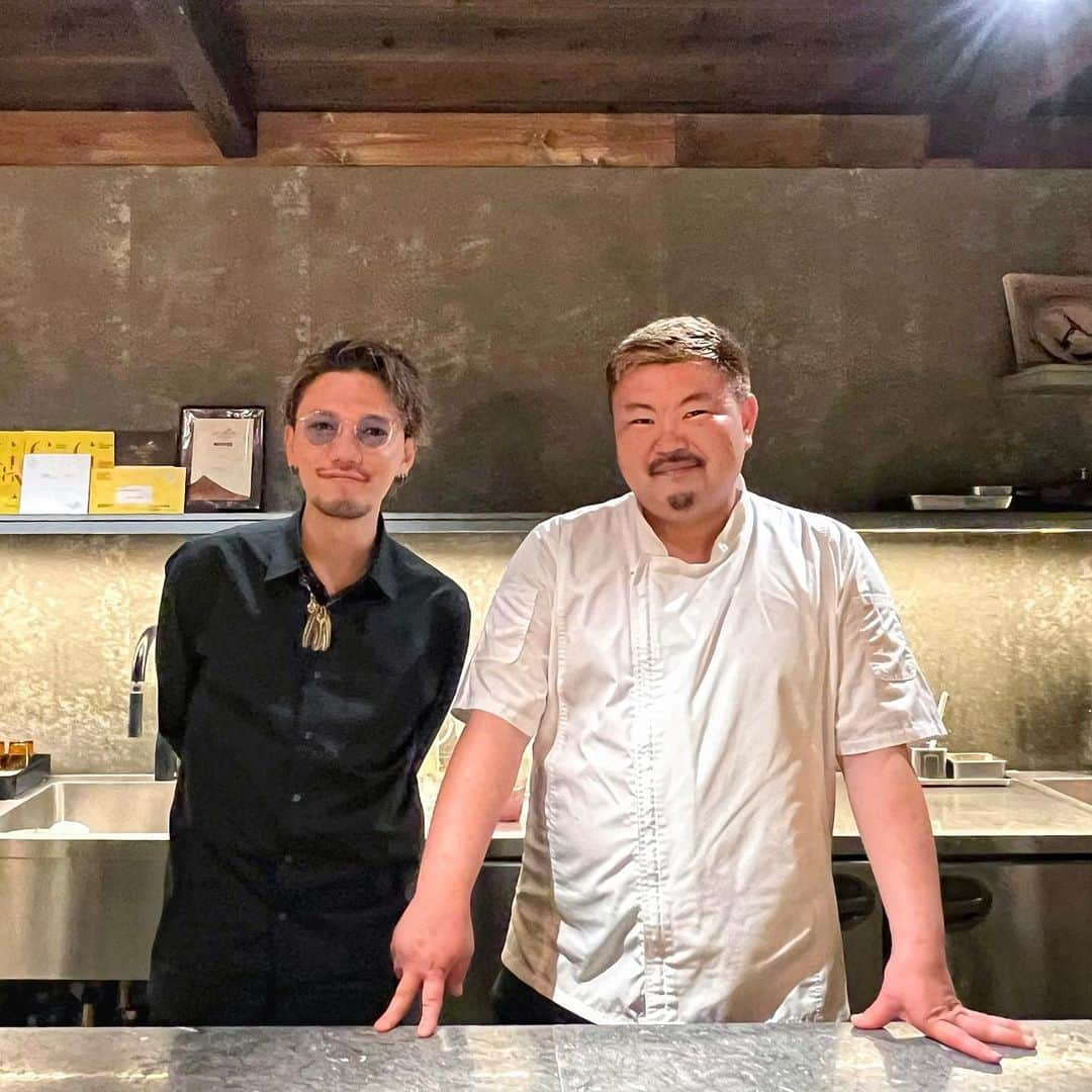 出井直助さんのインスタグラム写真 - (出井直助Instagram)「. 今夜は【 funachef（フナシェフ）】へ🍴  船岡さん @yuta11985 のコースはいつ食べても絶品✨  毎回前回とは違ったラインナップのコース料理で、 圧倒されます。  水久保さん @mizuuu_02  のパスタも絶品でした🍝  船岡さんをはじめフナシェフの皆様、 いつも本当にありがとうございます🍴 また来年伺います✨ #funachef #フナシェフ #船岡勇太  #大阪 #大阪グルメ #天満 #天満グルメ #大阪フレンチ #フレンチ料理」11月14日 21時43分 - ocean_naosuke