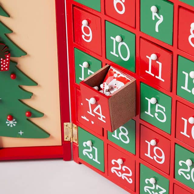 TODAY'S SPECIALさんのインスタグラム写真 - (TODAY'S SPECIALInstagram)「<SEASONAL RECOMMENDATIONS> この時期ならではの伝統的なクリスマス菓子や ノスタルジックな缶に入ったお菓子や紅茶を揃えました。  ▼詳細はトップページのURLよりONLINE STOREにてご確認ください。  @cibone_ts    #todaysspecial #トゥデイズスペシャル #クリスマス #ホリデー #クリスマス菓子 #シュトーレン」11月14日 21時50分 - cibone_ts