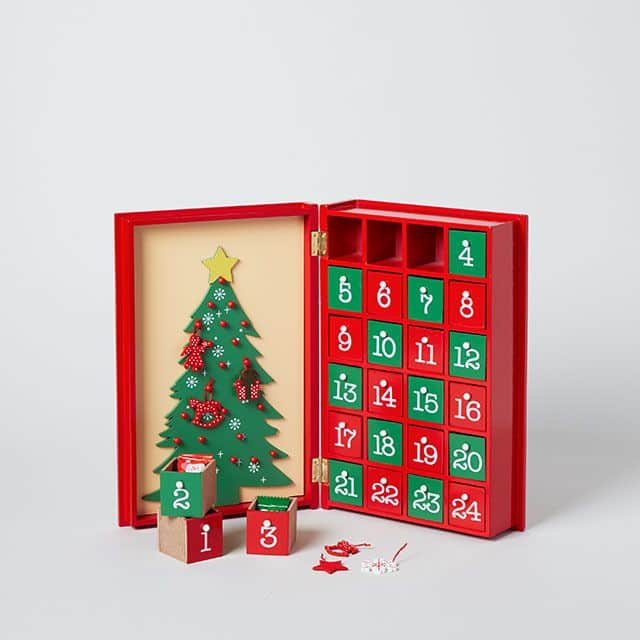 TODAY'S SPECIALさんのインスタグラム写真 - (TODAY'S SPECIALInstagram)「<SEASONAL RECOMMENDATIONS> この時期ならではの伝統的なクリスマス菓子や ノスタルジックな缶に入ったお菓子や紅茶を揃えました。  ▼詳細はトップページのURLよりONLINE STOREにてご確認ください。  @cibone_ts    #todaysspecial #トゥデイズスペシャル #クリスマス #ホリデー #クリスマス菓子 #シュトーレン」11月14日 21時50分 - cibone_ts