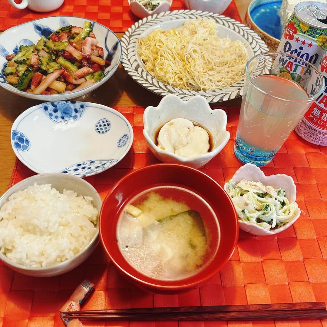 星那美月のインスタグラム：「今日は沖縄料理にしました🌺  ☑️ゴーヤチャンプルー ☑️ソーメンチャンプルー ☑️ゴーヤとツナのサラダ ☑️島豆腐 ☑️ジーマミー豆腐 ☑️お味噌汁  #おうちごはん #dinner」