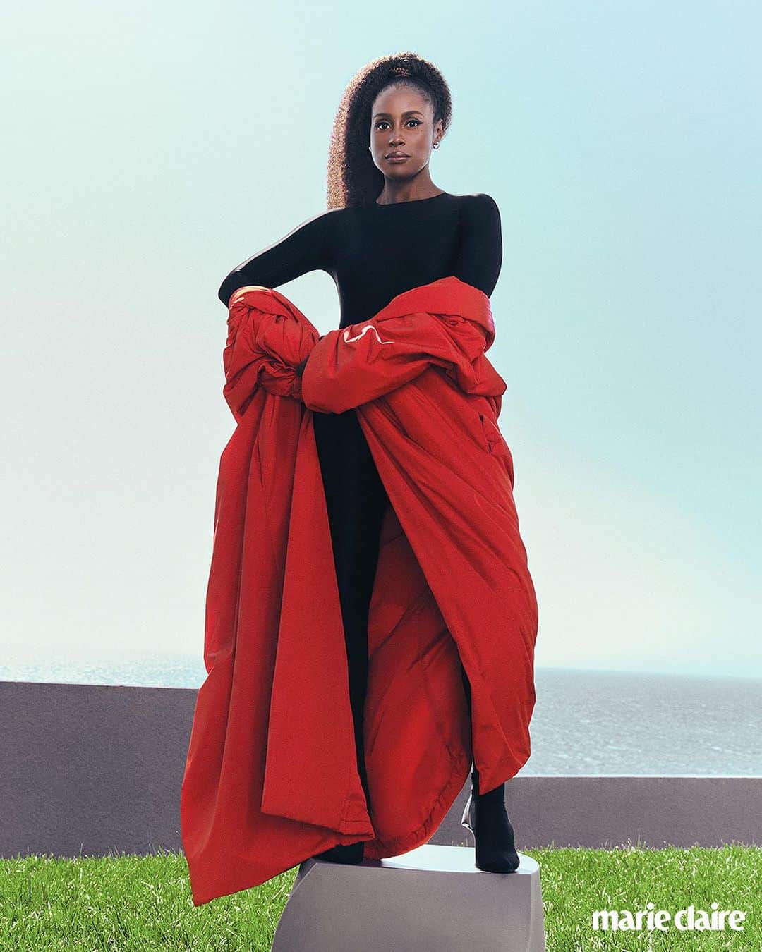 マリクレールのインスタグラム：「“The strike was devastating. I’ve been building [a project] for five years and now it’s gone,” @issarae says, matter-of-factly. “On the [entertainment] business side, we lost some employees. That really, really sucks. But this industry is changing so much. For me it’s like, ‘Okay, but what now?’ ” Rae is diversifying. She’s been hanging around Hollywood long enough to know that it can be uncertain.  “I only have a foresight of what isn’t going to be. There’s certain things that I want to take advantage of outside of the industry just because I feel like [the industry] doesn’t know what it wants to be, it’s in flux. And there are no innovators anymore…I want to be able to have control of my own destiny.”  At the link in bio, Rae speaks with @corimurray about finding success  and making a name for herself for Marie Claire’s November 2023 Power Issue.   Photographer: @chriseanrose Writer: @corimurray Stylist: @jaredellner Hair Stylist: @felicialeatherwood Makeup Artist: @joannasimkin @thewallgroup Manicurist: @eriishizu @opusbeauty」