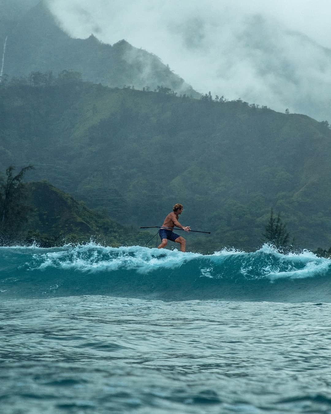 ブレモンさんのインスタグラム写真 - (ブレモンInstagram)「Take it Further with the Waterman Apex II  Put through its paces by none other than @LairdHamilton, epic big wave surfer and self proclaimed waterman.   With a limited production of just 350 pieces, this 43mm stainless steel timepiece showcases an automatic movement with an impressive 50-hour power reserve, 24-hour ceramic unidirectional rotating bezel and protective features, such as an antishock movement mount, the Waterman Apex II is the ultimate companion for your next epic adventure.  Shop now at the Link-in-Bio 🔗  #Bremont #Supermarine #Divewatch #Luxury #Bremontwatches #Watchstyle #TakeItFurther #watchesofinstagram」11月14日 22時00分 - bremontwatches