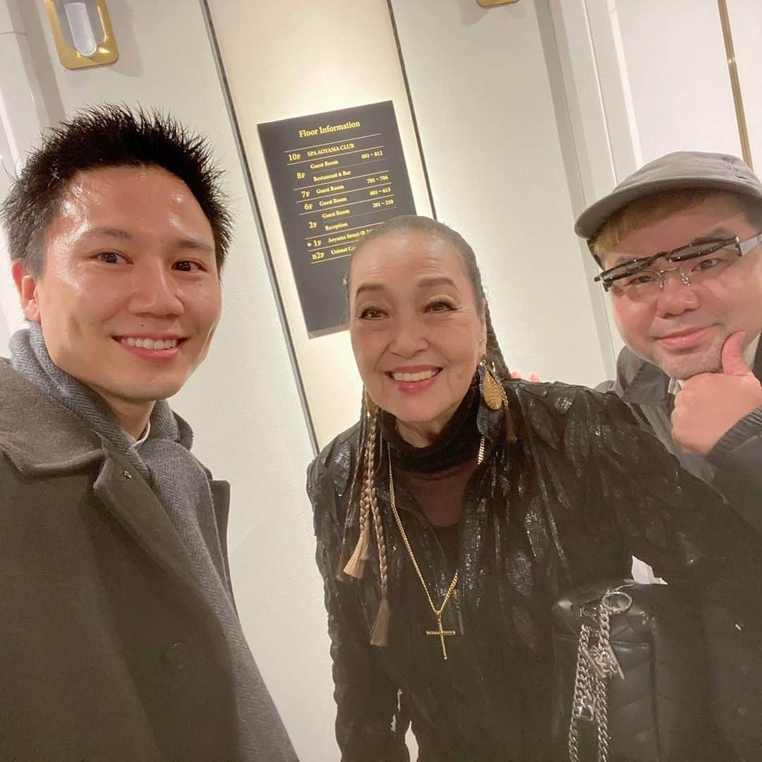 西寺郷太のインスタグラム：「湯川れい子さんにお誘いいただき久しぶりにディナー。「ムーランルージュ」大成功記念ということで大音智海くんも誘ったら感激してました^_^。ダライ・ラマ、大橋巨泉、ビートルズ来日時の記者会見、マイケル・ジャクソン、グレッグ・フィリンゲインズ、離婚体験、X収益化などなど縦横無尽に飛び弾ける湯川さんの言葉を全部動画に残すことを強く決意した夜^_^。  フォアグラ丼、ごちそうさまでした‼️」