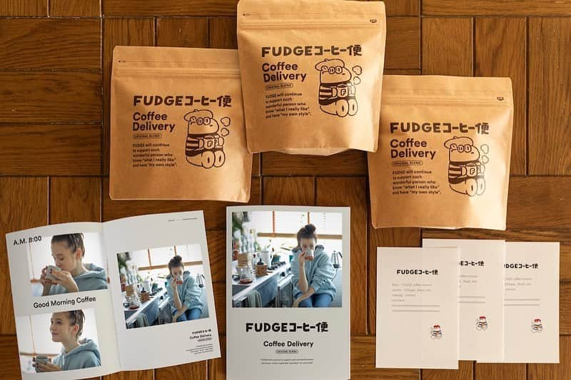 FUDGEさんのインスタグラム写真 - (FUDGEInstagram)「11/15(水) AM9:59まで‼︎【FUDGE コーヒー便】全3回定期便、受注販売締め切り迫る☕️／Vol. 02 sweets time coffeeは12/1(金) AM9:59まで販売中！  いよいよ明日11/15に全3回定期便のお申し込みが締め切りとなる、FUDGEオリジナルブレンドのコーヒーをお届けする「FUDGEコーヒー便」。  この企画は、コーヒーやカフェを愛する編集部員が”FUDGEコーヒー部”を結成！タッグを組むコーヒーショップの選定、オリジナルブレンドの方向性、すてきなコーヒー時間を過ごすためのストーリー作り、コーヒーの試飲を重ね、厳選したおいしいスペシャルティコーヒーを提案しています。こだわりを重ねて作ったコーヒー、全3種類が購入できるのは、11/15(水) AM9:59まで‼︎ ぜひすてきなおうちカフェのおともとして選んでいただけたら嬉しいです☺️  ☕️FUDGE コーヒー便についておさらい☕️  「FUDGE コーヒー便」は、2022年に『FUDGE』創刊20周年を迎えたことを記念してスタートしたスペシャル企画。「コーヒーとの新たな出逢い」をテーマに、FUDGE オリジナルブレンドのコーヒーを全3回、毎月お届けします💌  ●FUDGEの世界観をおうちカフェとして楽しんで🏠 自分なりのお洒落をして毎日を楽しく過ごしてほしいと願っているFUDGEが、日常の中で大切だと考えるのがカフェでゆっくり過ごしたり、コーヒーを味わったりするささやかな時間。FUDGEがお届けするコーヒーで新たな発見や出逢いを楽しんで欲しい、という想いを込めました。  ●パリジェンヌの3つのコーヒー時間をイメージしたオリジナルブレンド🇫🇷 今回は本屋さんで働くパリジェンヌを主人公に、3つのコーヒー時間をイメージしたオリジナルブレンドを制作しました。はじまりの朝、一息つきたいスイーツタイム、夜寝る前の癒しの時間…それぞれのシーンに合わせたコーヒーは、毎日のささやかなエッセンスになってくれるはずです！  ●スペシャルティコーヒー専門店「REC COFFEE」とコラボ🫘 今回タッグを組む「REC COFFEE」は、コーヒー好きからも定評のある、福岡・博多を中心に東京・渋谷や水道橋にも店舗展開するスペシャルティコーヒー専門店。代表の岩瀬由和さんは、バリスタの世界大会で準優勝した実績を持ち、日本にスペシャルティコーヒーを広めた立役者のひとり。そんなコーヒー業界を牽引する「REC COFFEE」とコラボレーションして、オリジナルブレンドのコーヒーを作りました。  ●全3回購入者特典！FUDGE コーヒー便 限定ミニブックをプレゼント✨ 全3回定期便を購入した方だけ！コーヒー時間をさらに楽しくさせてくれる限定ミニブック「FUDGE COFFEE mag」をプレゼントいたします。今回の主人公、本屋さんで働くパリジェンヌのコーヒー時間をビジュアル付きのストーリーで体感できたり、コーヒー好きが教えるおすすめのコーヒーショップや映画、本などなど、FUDGEならではのコーヒーにまつわるトピックスをご紹介。最後のvol.3と一緒にお届けしますので楽しみにお待ちください！  ●FUDGE コーヒー便 セット内容🎁 受注期間：全3回定期便のみ2023年11月15日（水）9:59まで延長‼︎ 特設サイト：https://fudge.jp/fudgetab/coffee-2023/  プロフィール欄のURLからアクセスできます。 もしくはFUDGE.jpにて、『コーヒー便』で検索🔍  ＼すべて楽しみたい方はこちら！／  プラン1：【FUDGE コーヒー便 （全3回コース）】￥1900×3回分  ※税込。合計価格￥5700。別途、送料を加算。単品購入よりも600円お得‼︎ ・コーヒー（粉 or 豆）150g × 3回  ・コーヒー便カード 1枚 × 3回 ※写真のカードはイメージとなり実物とは異なります。  ・ミニブック「FUDGE COFFEE mag」1冊 ✨  ＼まず試してみたい方はこちら！／  プラン2：【FUDGE コーヒー便 （vol.02 Sweets Time Coffee）】￥2100  ※税込。別途、送料を加算。  ・コーヒー（粉 or 豆）150g  ・コーヒー便カード 1枚 ※写真のカードはイメージとなり実物とは異なります。   #FUDGEコーヒー部 #FUDGEコーヒー便 #ファージー #コーヒー便 #コーヒー好きな人と繋がりたい #コーヒー #コーヒーのある暮らし #コーヒータイム #コーヒーブレイク #コーヒー好き #コーヒーのある生活 #コーヒー豆 #ハンドドリップ #ハンドドリップコーヒー #サブスク #コーヒーサブスク #fudge #fudge_magazine #ファッジ」11月14日 22時03分 - fudge_magazine