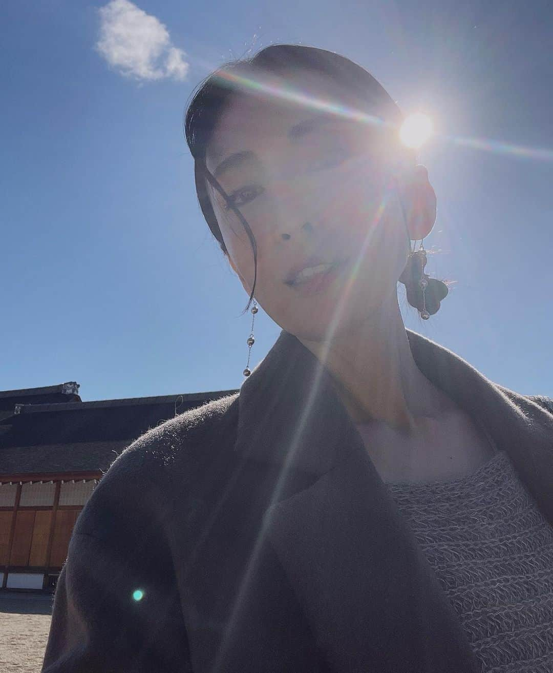 雛形あきこのインスタグラム：「今日はロケなので晴れて良かった☀️ 急に寒くなってきたよね 皆さん体調管理しっかりね #ロケ日和」