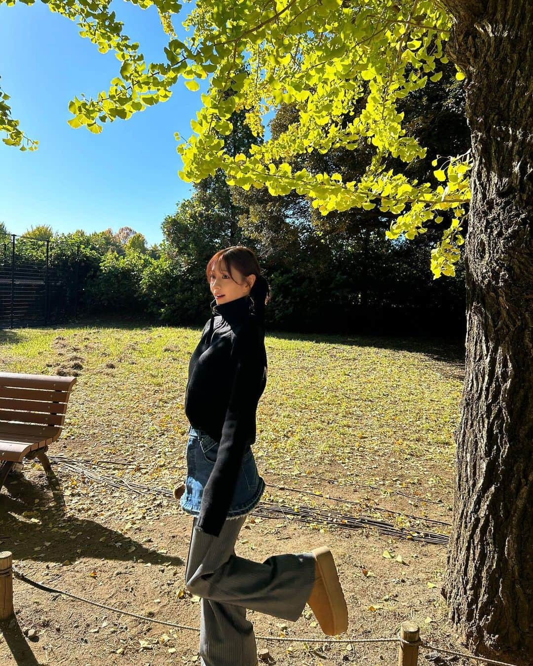 深瀬美桜さんのインスタグラム写真 - (深瀬美桜Instagram)「お散歩好き~~🚶🏼‍♀️🍂」11月14日 22時29分 - fukasemio