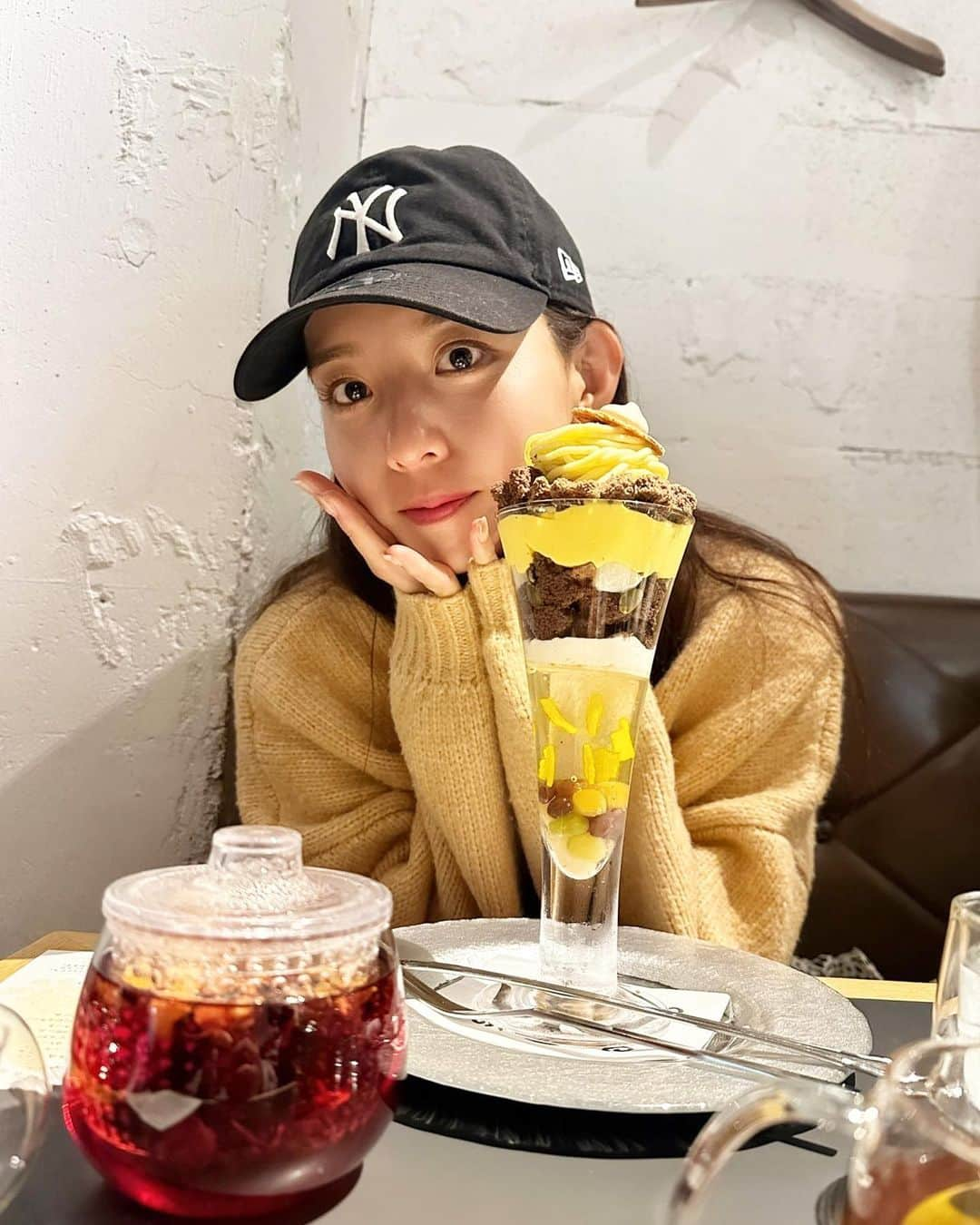 宮原華音のインスタグラム：「人生初夜パフェ食べ行った🧡  #夜パフェ #夜パフェ専門店」