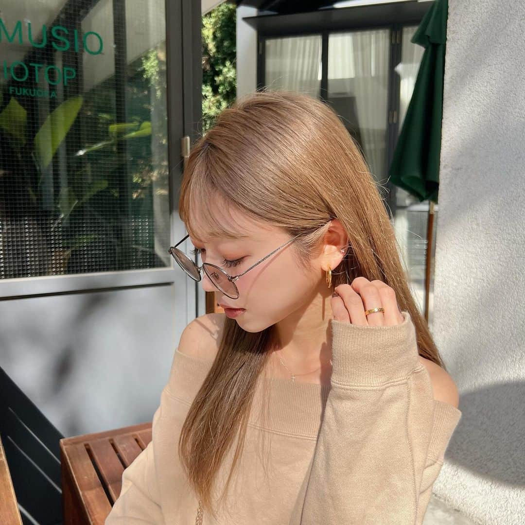 kannaのインスタグラム：「大人気 @paulandjoe_beautae ツヤ肌プライマー、 旅行用やモバイル用にハーフサイズが登場♡  トーンアップはもちろん、くすみも飛ばしてくれて 白浮きすることもなく、自然な発光肌に✨  保湿効果もあってこれからの季節にもぴったり🌝✨  #pr #paulandjoe #ポールアンドジョー #限定コスメ」