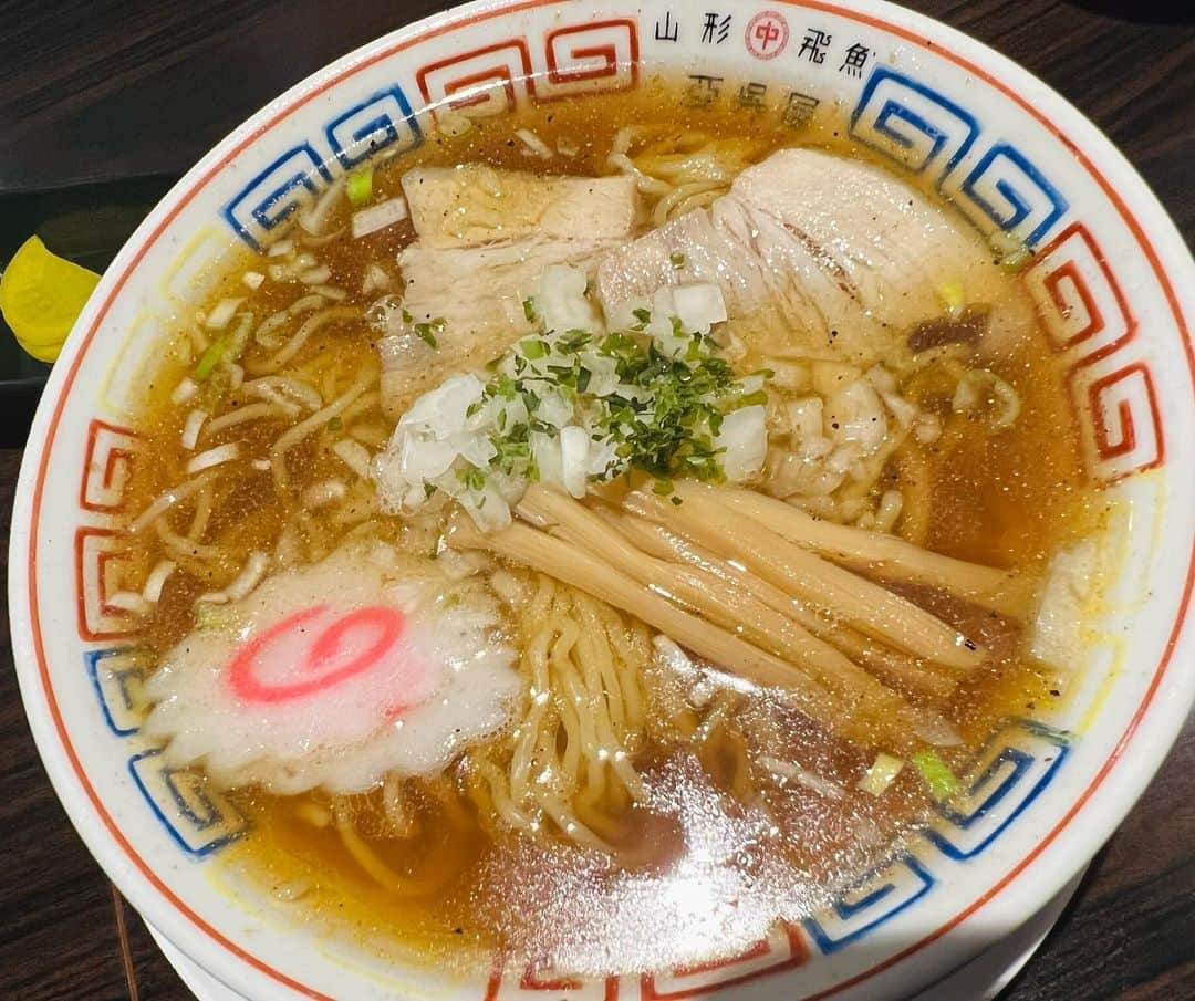 朝倉さやのインスタグラム：「山形は麺処でもあんのよー！！！💓  先日、あっさり系ラーメンが食べたくて亞呉屋さんさ🍜 んまいっけ〜(しかも細麺と太麺選べるよ🥹今回はあごだし中華そばの細麺にしたよ🥹)  入りやすくて美味しいラーメン屋さん:)すきー！ #山形 #ラーメン #亞呉屋 #中華そば #Japan #Yamagata #Rahmen #sayaasakura」