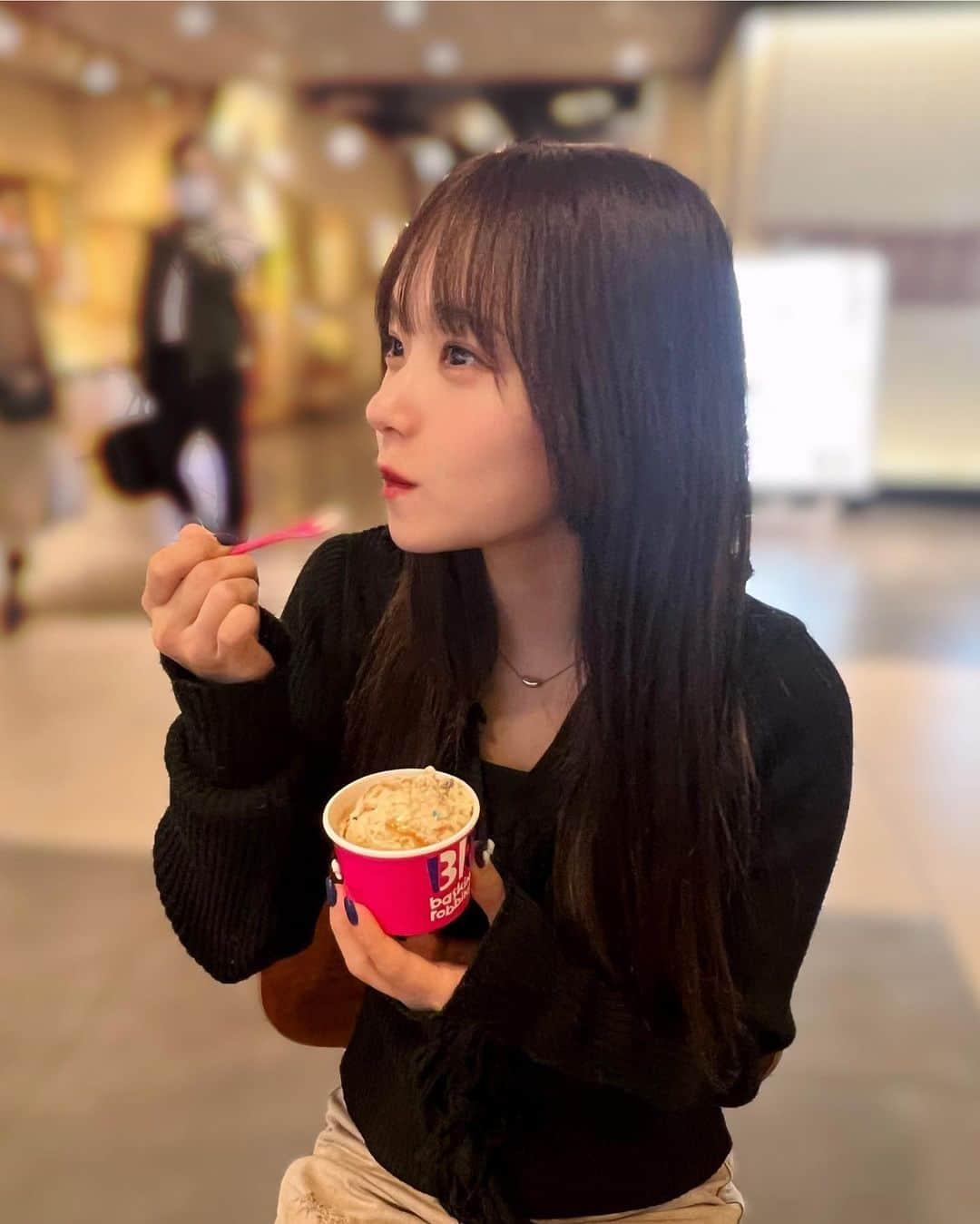 稲場愛香のインスタグラム：「🍨🪄︎︎ ⁡ ⁡ 大好きなハリーポッターと31のコラボは 食べるしかないよね！！！ ⁡ ⁡ photo by おかあ👶🏻 ⁡ ⁡ #31 #サーティーワン #アイス #ハリーポッター  #ホグワーツハウスディライト  #スリザリン顔してみた  #組み分けサンデー #も食べたい  #普段は #ポッピングシャワー #キャラメルリボン 🎀 #稲場愛香」