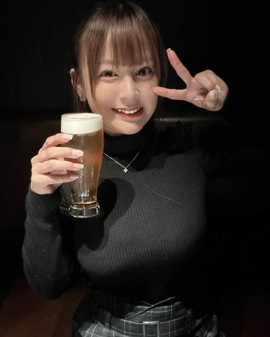 夕美しおんさんのインスタグラム写真 - (夕美しおんInstagram)「お酒DAYでしたー！ 伺ったのはオシャレな町、麻布十番！  お店は@yakiniku__kokuto_an さんだよん！  ■黒十庵生ユッケ ■白菜キムチ ■ナムル盛り合わせ ■チョレギサラダ ■低温調理タン刺し ■薄切り上タン ■厚切り上タン ■和牛赤身3種盛り合わせ(塩) 例：トモサンカク、イチボ、シンシン ※当日の仕入れ状況によって変更するみたい ■厳選和牛3種盛り合わせ(タレ) 例：カイノミ、上ハラミ、ランプ ※当日の仕入れ状況によって変更((ry ■サンチュ ■〆のお食事 ・かつおだし香る特製冷麵or濃厚コムタンラーメン ■杏仁豆腐  というボリューミーなコースをいただいたよん！  黒十庵焼肉コース！  赤身が美味しくて美味しくて🥲  トモサンカクがしおんはお気に入りでしたっ！  こんな上質なお肉がこの価格帯でいいんですか！？ってなった߹ - ߹  みんなもいってみてねー  PR @yakiniku__kokuto_an  #麻布十番ディナー #六本木ディナー #焼肉デート #生ユッケ #個室焼肉 #六本木焼肉 #麻布十番焼肉 #焼肉黒十庵」11月14日 22時31分 - shion_yumi_