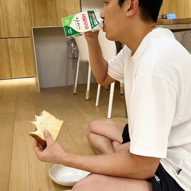 カン・ギョンジュンのインスタグラム：「#감자탕 먹으려했으나... 낼 촬영이므로 참아본다 ㅋㅋ」