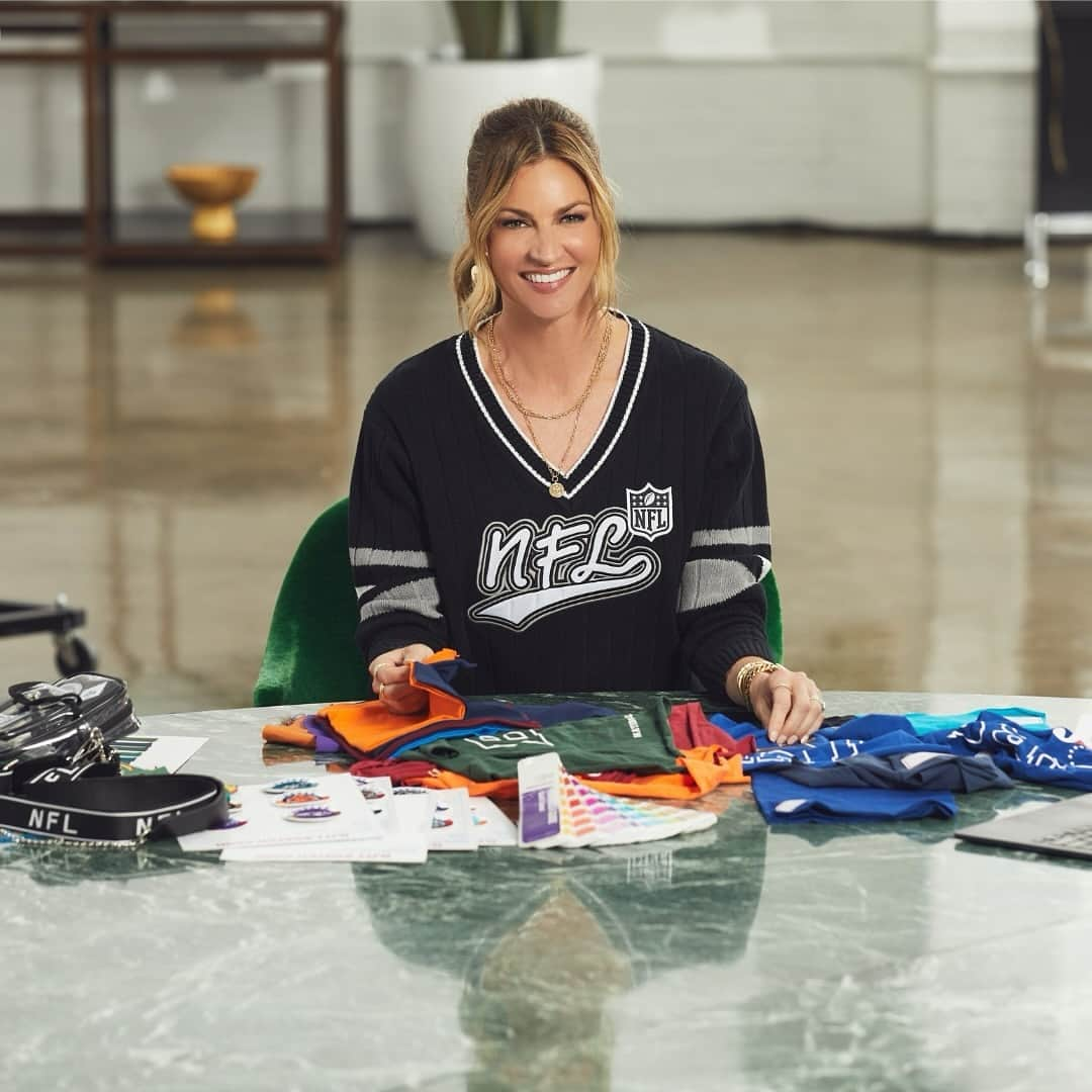 エリン・アンドリューズのインスタグラム：「Set your alarms 🔔 @erinandrews will be on @hsn TODAY at 1PM ET / 10AM PT. Tune in to shop her top @WEARbyEA picks for the #NFLSeason. #everyWEAR #anyWEAR #WEARbyEA」