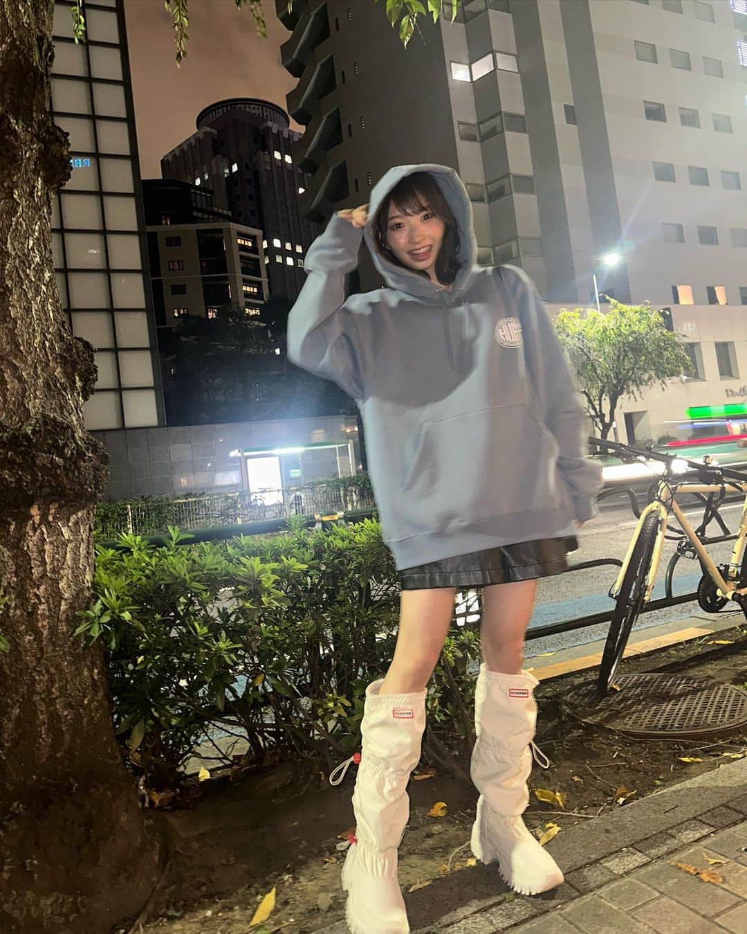 辻野かなみさんのインスタグラム写真 - (辻野かなみInstagram)「❤︎  ⁡ パーカーの季節が終わってしまう〜〜笑 ⁡ 最後に写真撮ってくれたぴよとのツーショット💚💙 ⁡ #辻野かなみ　#かなみん　 #超ときめき宣伝部　#超とき宣 #𝗂𝗇𝗌𝗍𝖺𝗀𝗈𝗈𝖽 #𝗂𝗇𝗌𝗍𝖺𝗅𝗂𝗄𝖾 #𝖿𝗈𝗅𝗅𝗈𝗐𝗆𝖾 #𝗅𝗈𝗏𝖾 #데일리룩　#데일리룩코디　#패션	#오오티디 #데일리　#좋아요　#팔로우」11月14日 22時32分 - kanami_tsujino_official