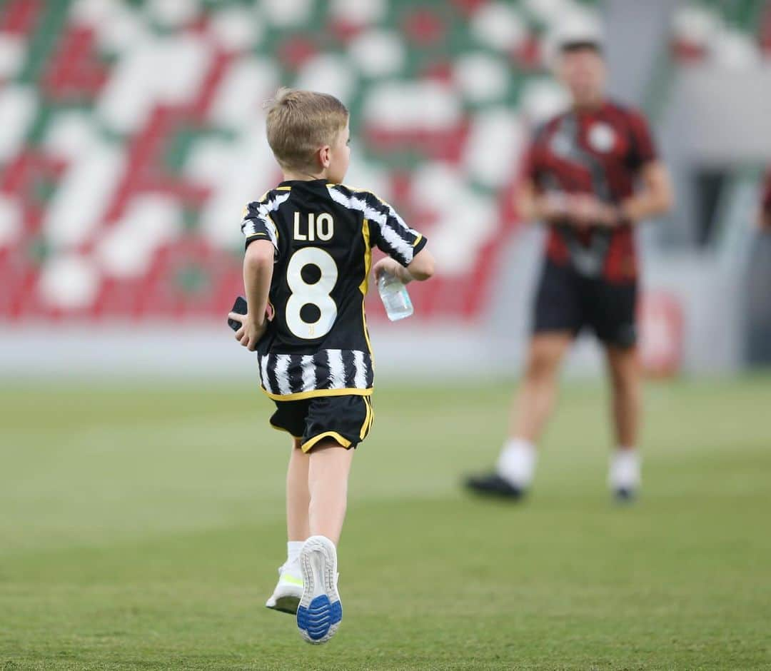 スティーヴン・ジェラードさんのインスタグラム写真 - (スティーヴン・ジェラードInstagram)「8️⃣ Like father, like son 💚❤️   #Ettifaq   ‎إذا عرفت أن رقم والدي 8️⃣ فحتمًا ستعرف من أكون 💚❤️  #الاتفاق」11月14日 22時34分 - stevengerrard