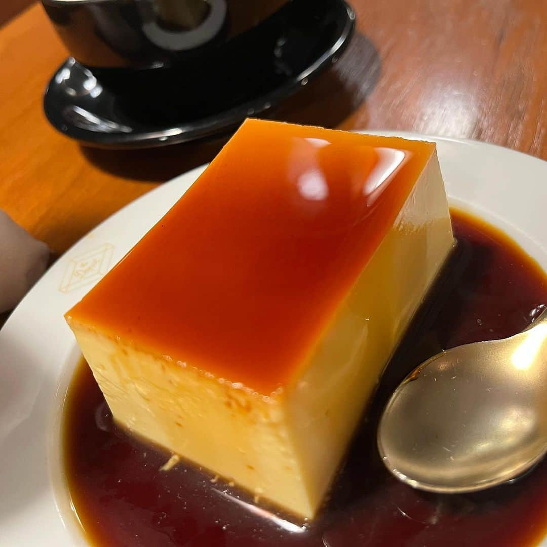 矢崎存美さんのインスタグラム写真 - (矢崎存美Instagram)「東京駅のDEPOTでコーヒーゼリーとプリンを食べる。おいしい。 #ぶたぶた #山崎ぶたぶた #矢崎存美 #コーヒーゼリー #プリン #東京駅」11月14日 22時47分 - yazakiarimi