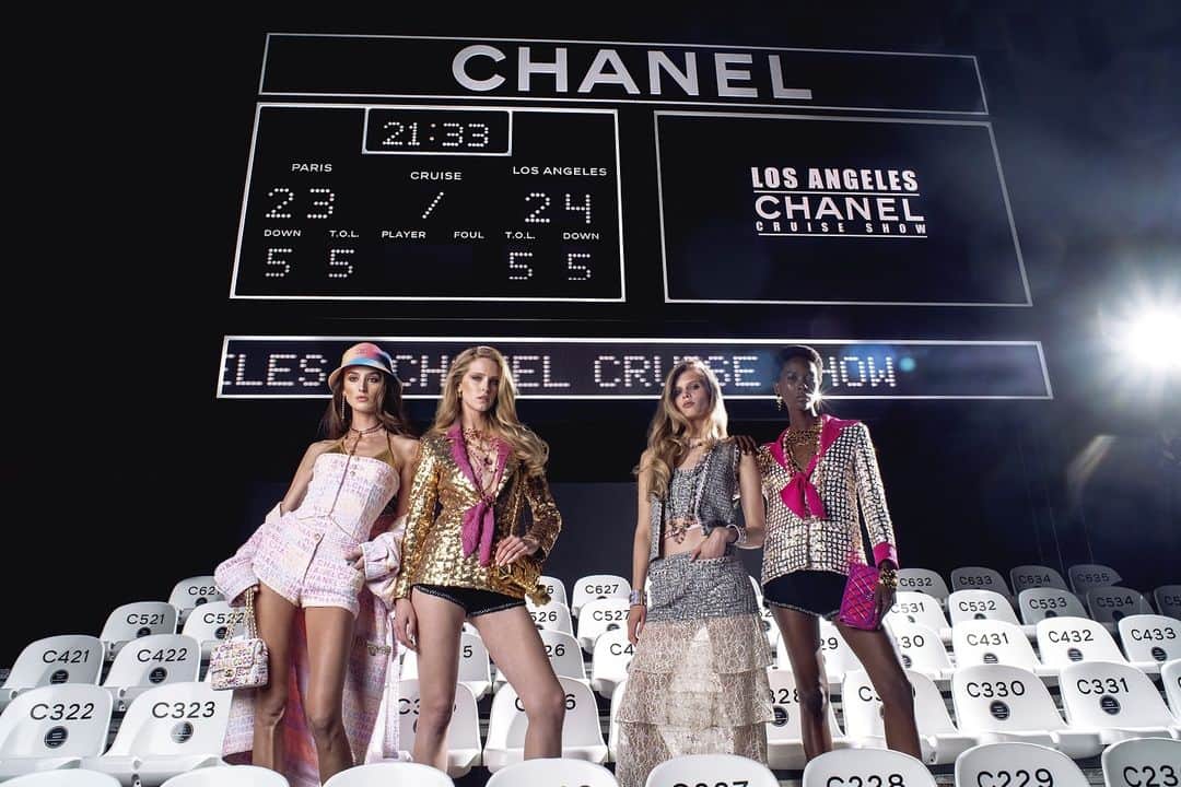 V Magazineのインスタグラム：「Ready to go cruising?  Earlier this year, @chanelofficial unveiled its Cruise 2024 Show, at Paramount Studios in Los Angeles. Themed around the history of the city of angels and its connection to cinema, the pieces remixed classic house silhouettes with Hollywood-inspired motifs. Seconds before the show, V captured some of our favorite looks in front of the custom Chanel scoreboard that was designed for the show—as seen inside the pages of V145.  Want to see more from this year's Cruise collections? Head to the link in our bio for the full list of our favorites.  — From V145 Winter 2023 Issue Photography @lindsayellary Fashion Director @gro.curtis.studio Makeup @lisabutlermua (@bryantartists) Hair @jamespecis (@bryantartists) Models @clairedelozier (@nextmodels) / @abbychampion (@nextmodels) / @idaheiner (@womenmanagementny) / @mahanypery (@ouimanagement)」