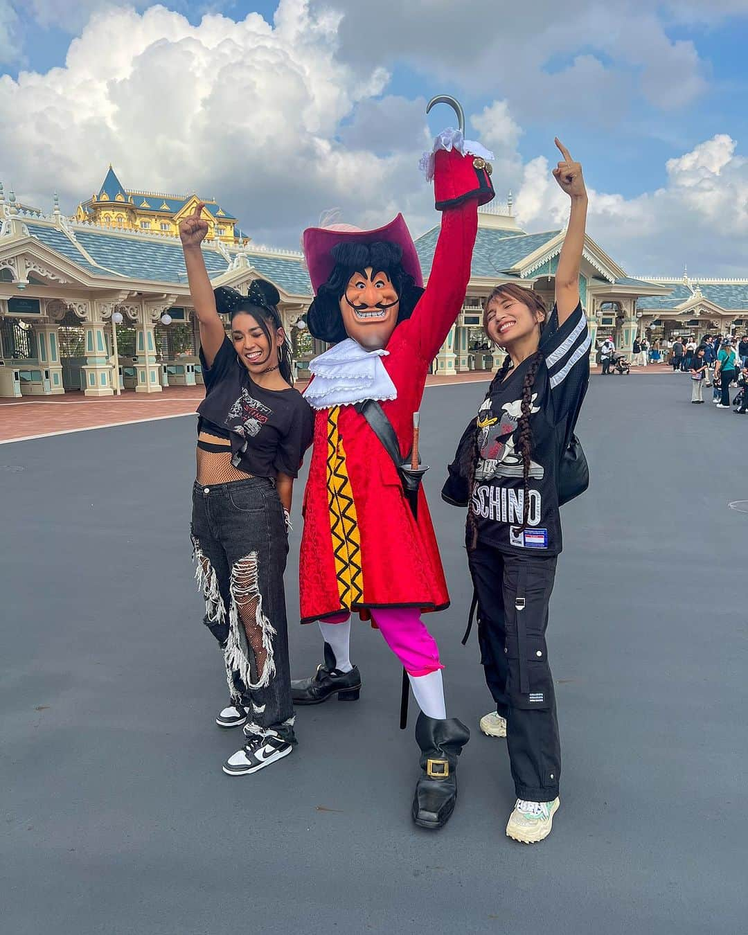 DJ Cellyさんのインスタグラム写真 - (DJ CellyInstagram)「楽しくて大好きすぎるから写真残させて🫶  #tokyodisneyland」11月14日 22時45分 - celly_cecilia