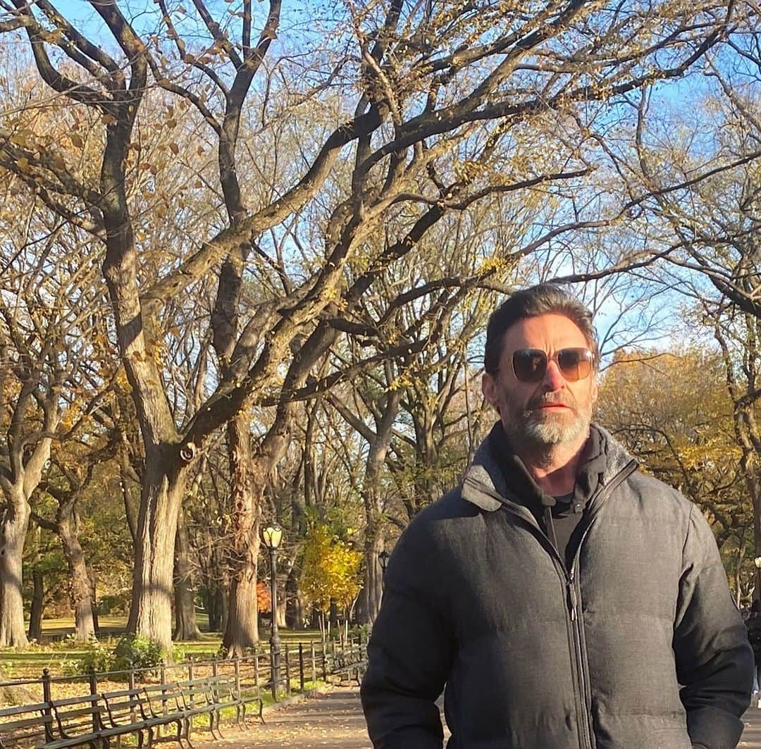 ヒュー・ジャックマンさんのインスタグラム写真 - (ヒュー・ジャックマンInstagram)「Good morning from magical, sunny, crispy Central Park! Good morning.」11月14日 22時48分 - thehughjackman