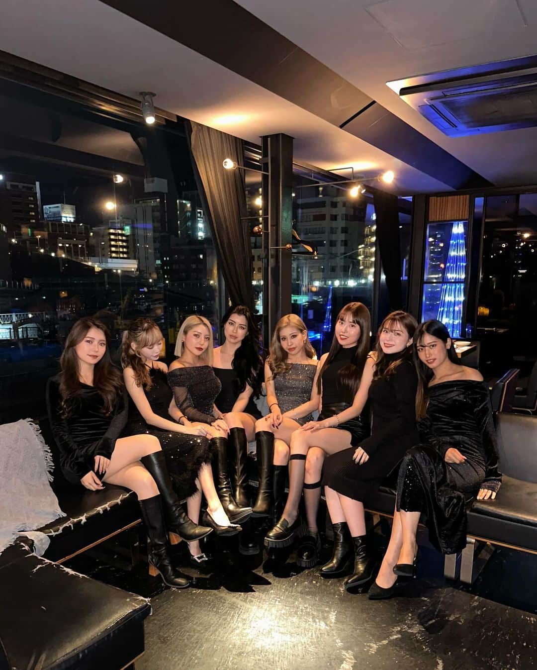 𝐓𝐒𝐔𝐊𝐀𝐒𝐀さんのインスタグラム写真 - (𝐓𝐒𝐔𝐊𝐀𝐒𝐀Instagram)「girls night out🩶」11月14日 22時53分 - tsukasa_xoxo