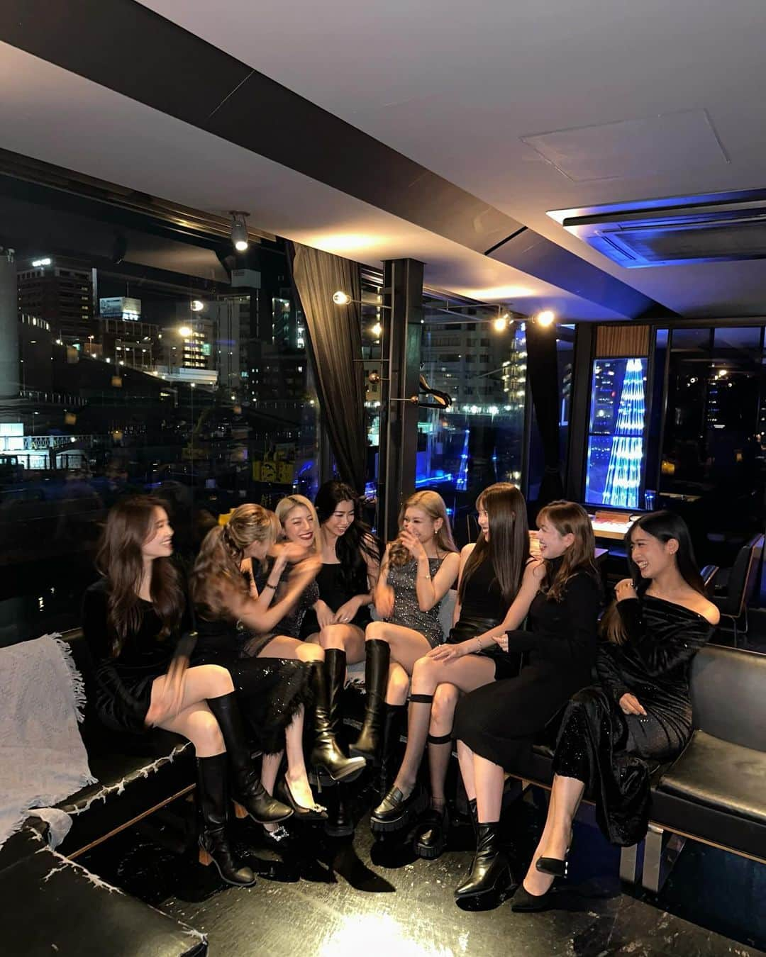 𝐓𝐒𝐔𝐊𝐀𝐒𝐀さんのインスタグラム写真 - (𝐓𝐒𝐔𝐊𝐀𝐒𝐀Instagram)「girls night out🩶」11月14日 22時53分 - tsukasa_xoxo