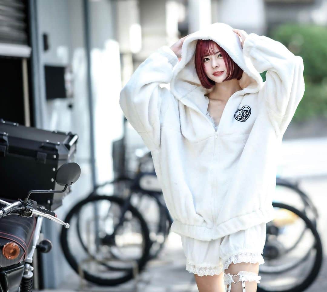 ごみちゃんのインスタグラム：「KRYさん撮影の中でこの衣装個人的にいちばんすきでした🥺✌🏻」