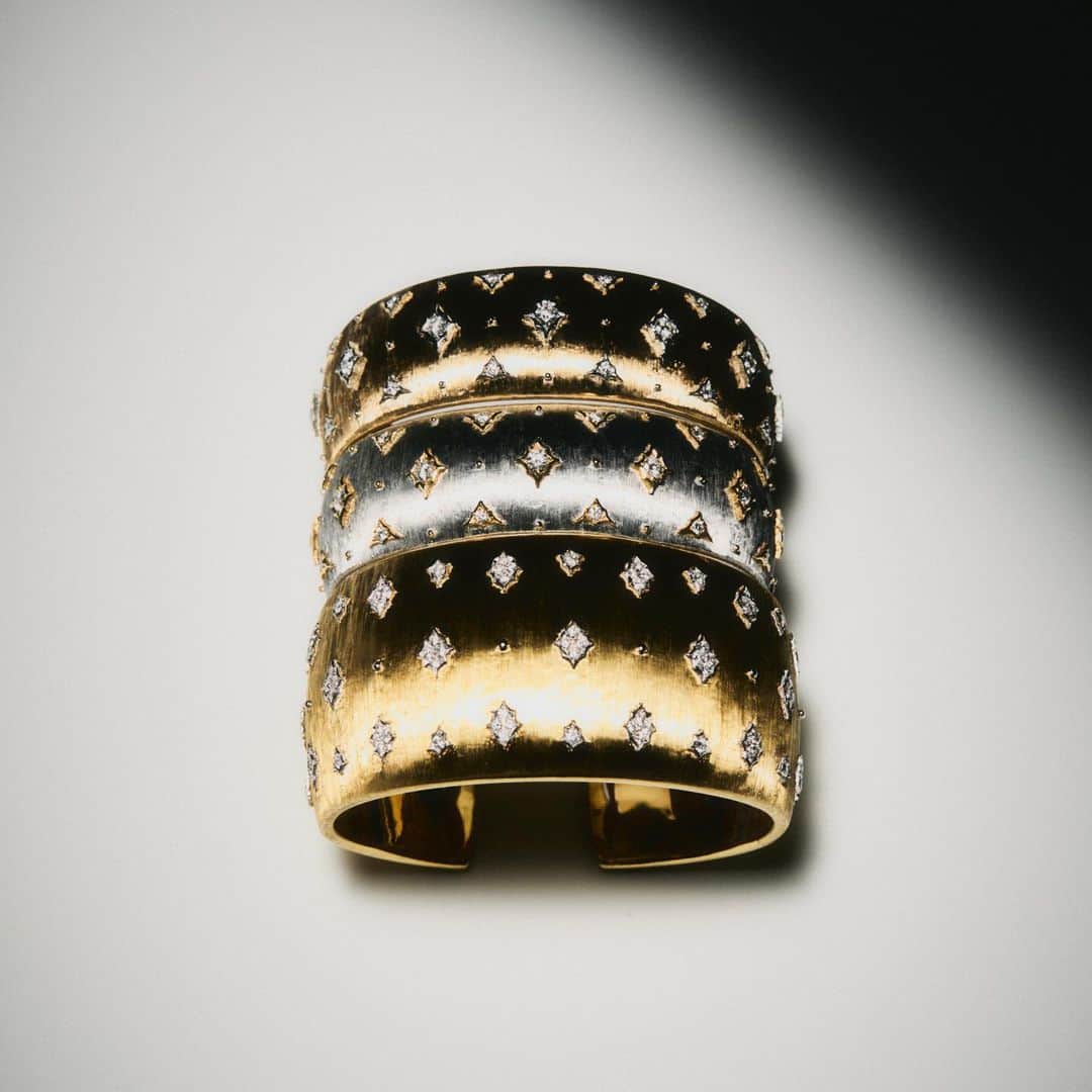 のインスタグラム：「BRILLIANT JEWELS ✨Prepare to dazzle with Buccellati’s diamond-set cuffs.」