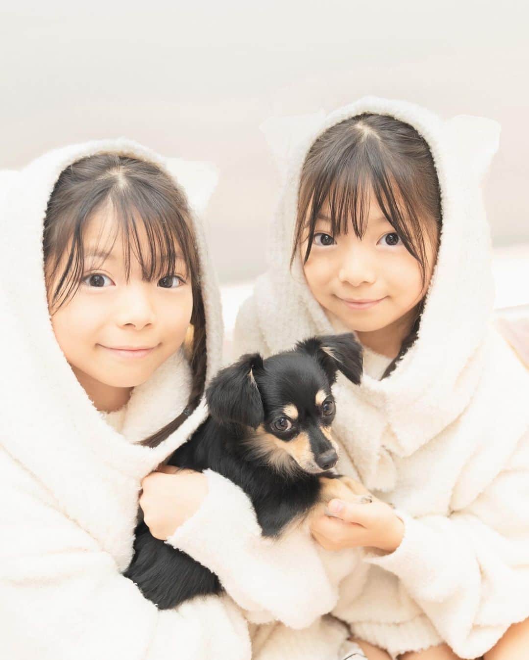 Yukiのインスタグラム：「一気に寒ーくなってきて体調管理が難しい時期だけど  @gu_for_all_  のネコミミパーカーをやっと毎日着れる時期になって喜んでる🤗💕  芸術の秋🎨学校行事も近々なので温かくして過ごしたいな🤗💓  みなさん体調管理にはお気をつけください〜🤗🍀」